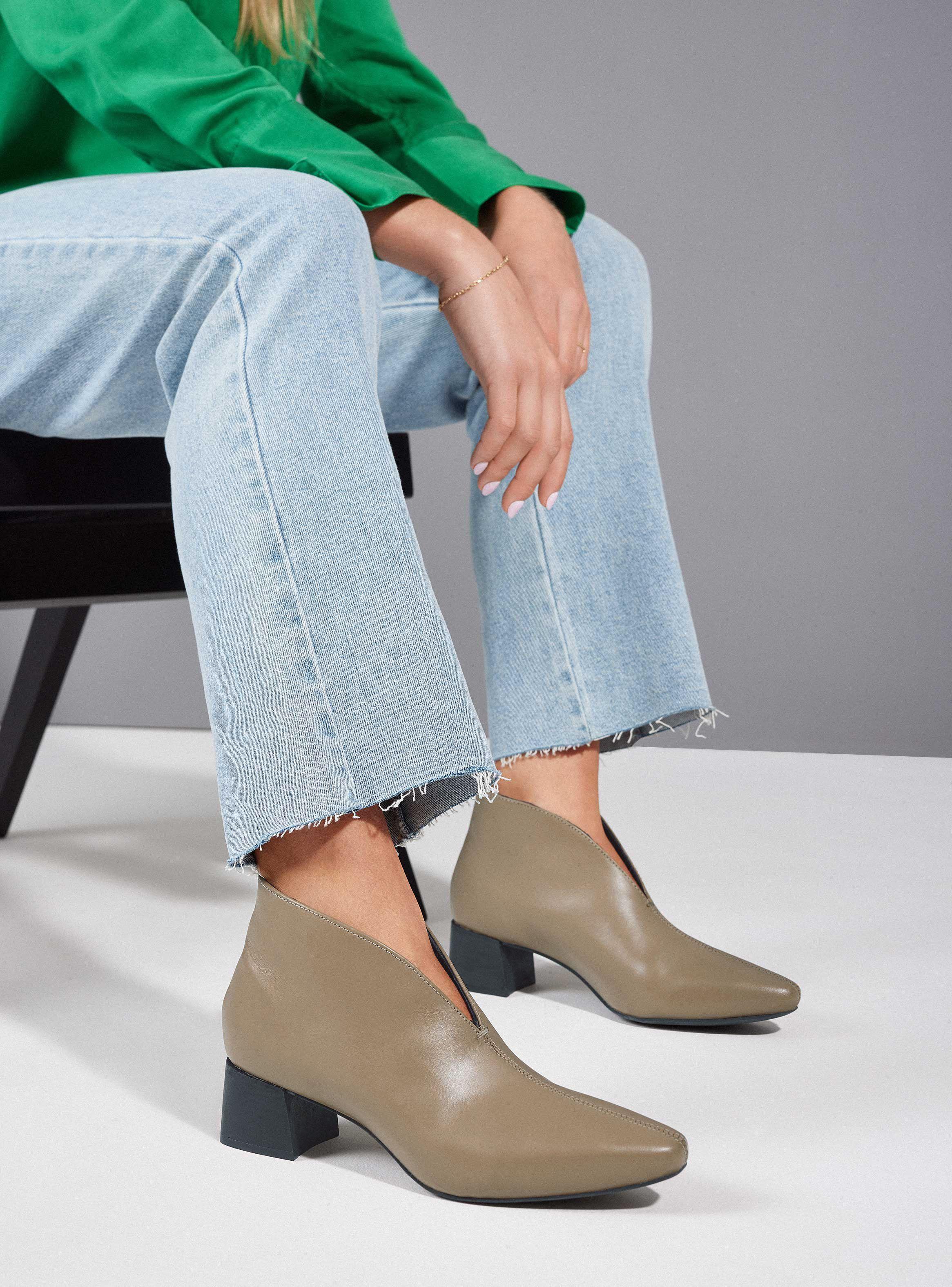 Botín Cuero Corte Central  Mujer-0