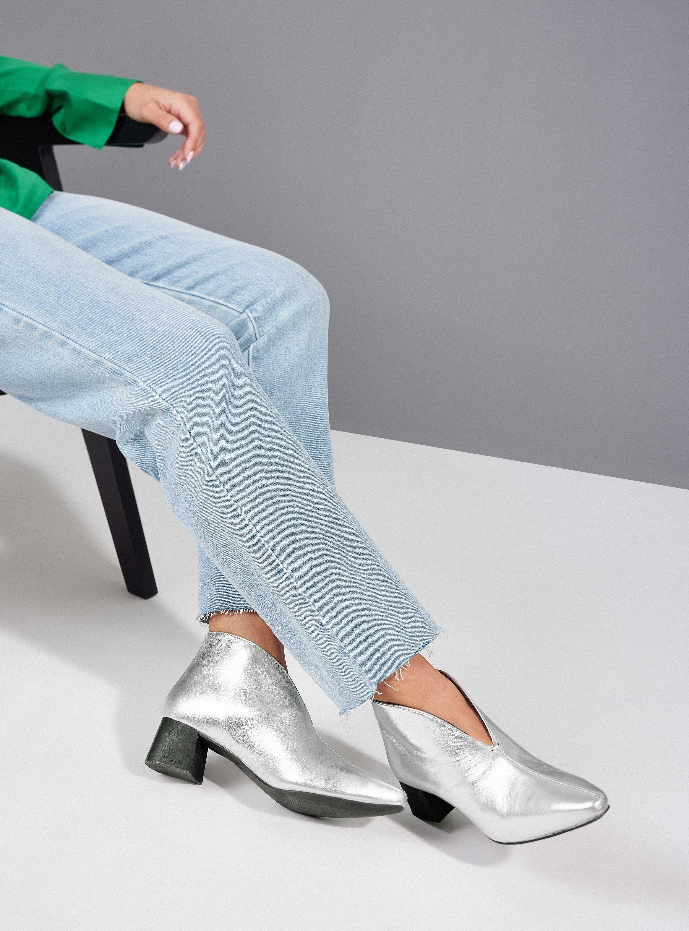 Botín Cuero Corte Central  Mujer-0