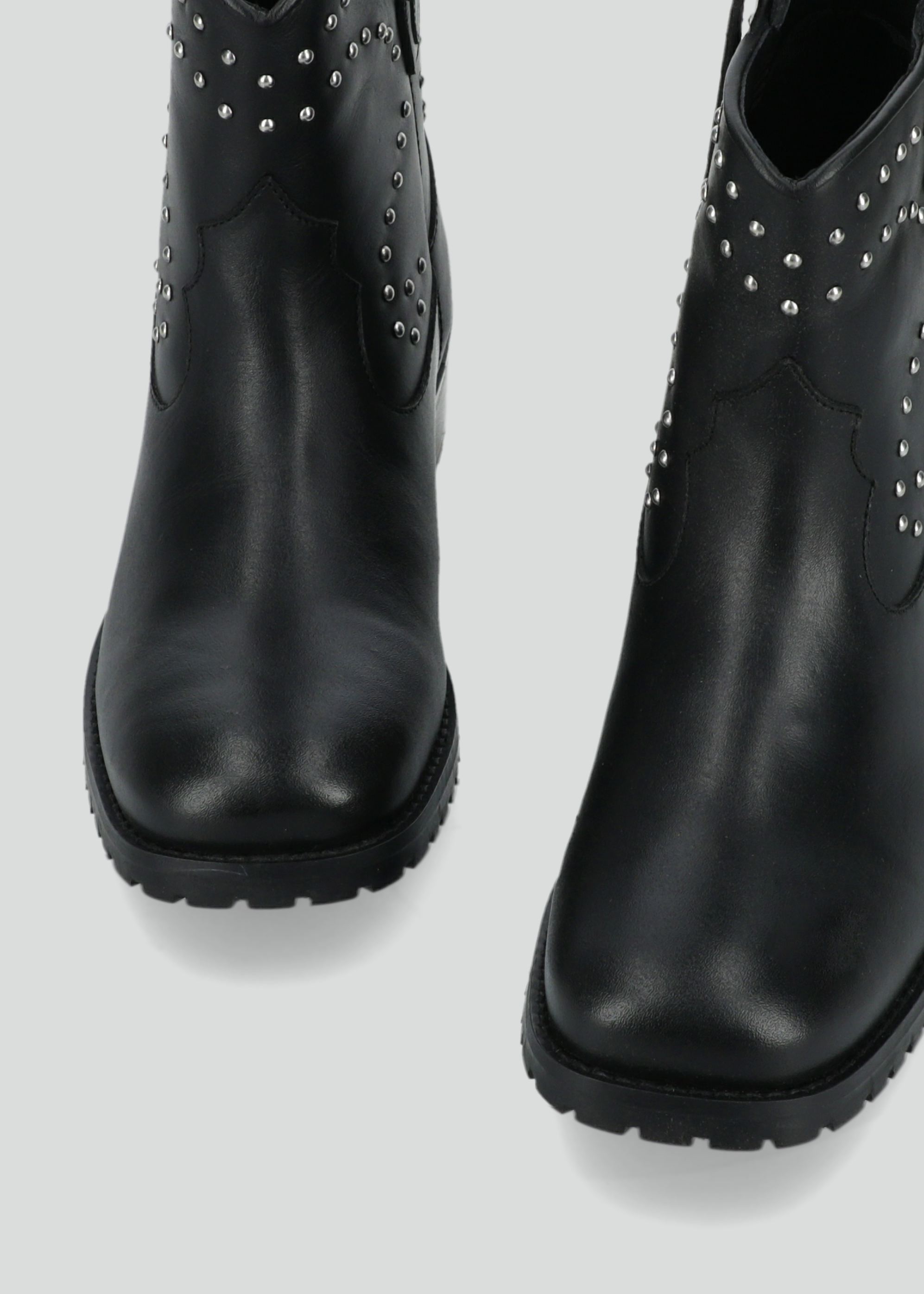 Botín Cuero y Tachas Metálicas Mujer-4