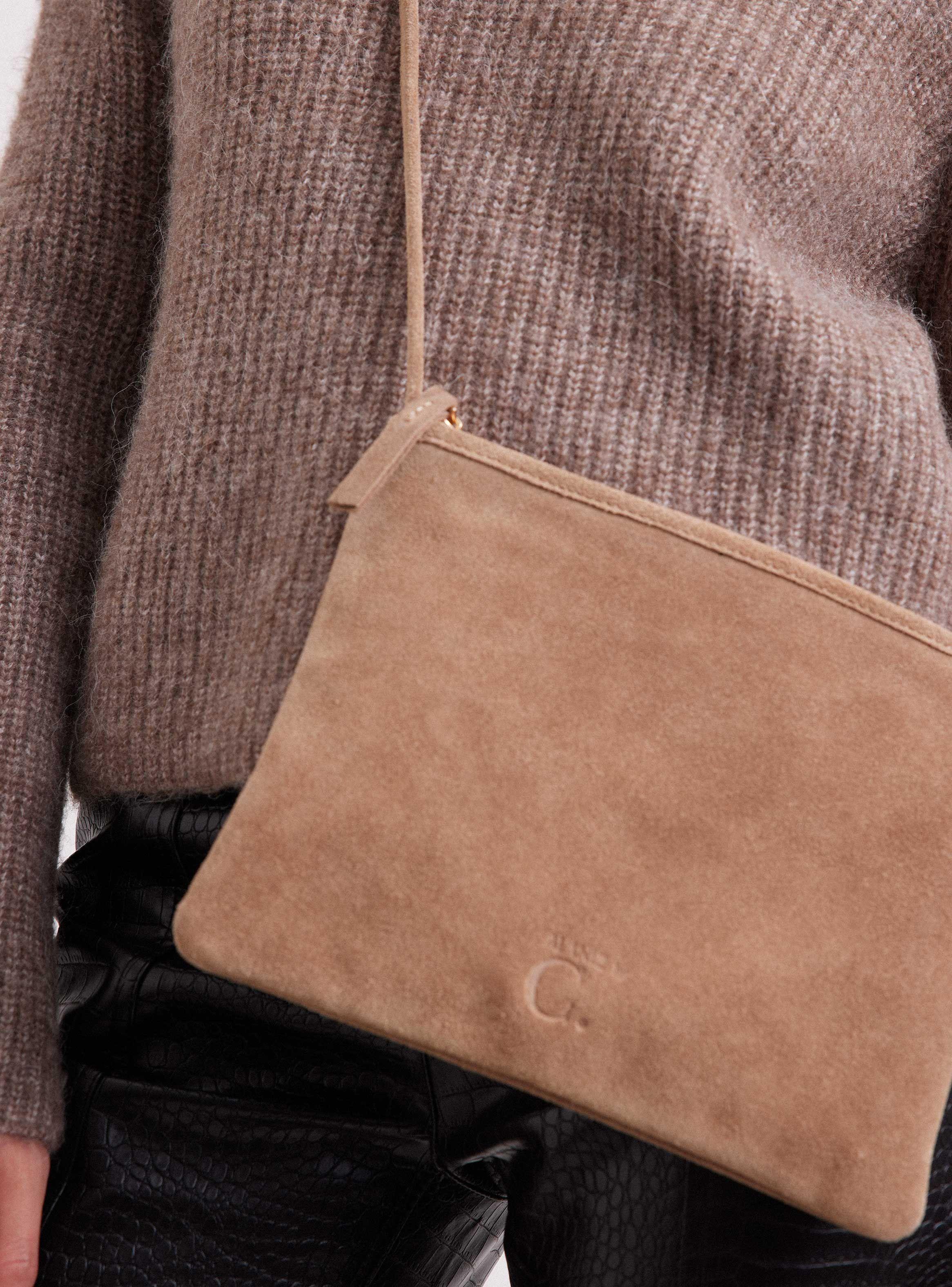 Cartera Sobre Cuero Café By C. Del Pilar-1