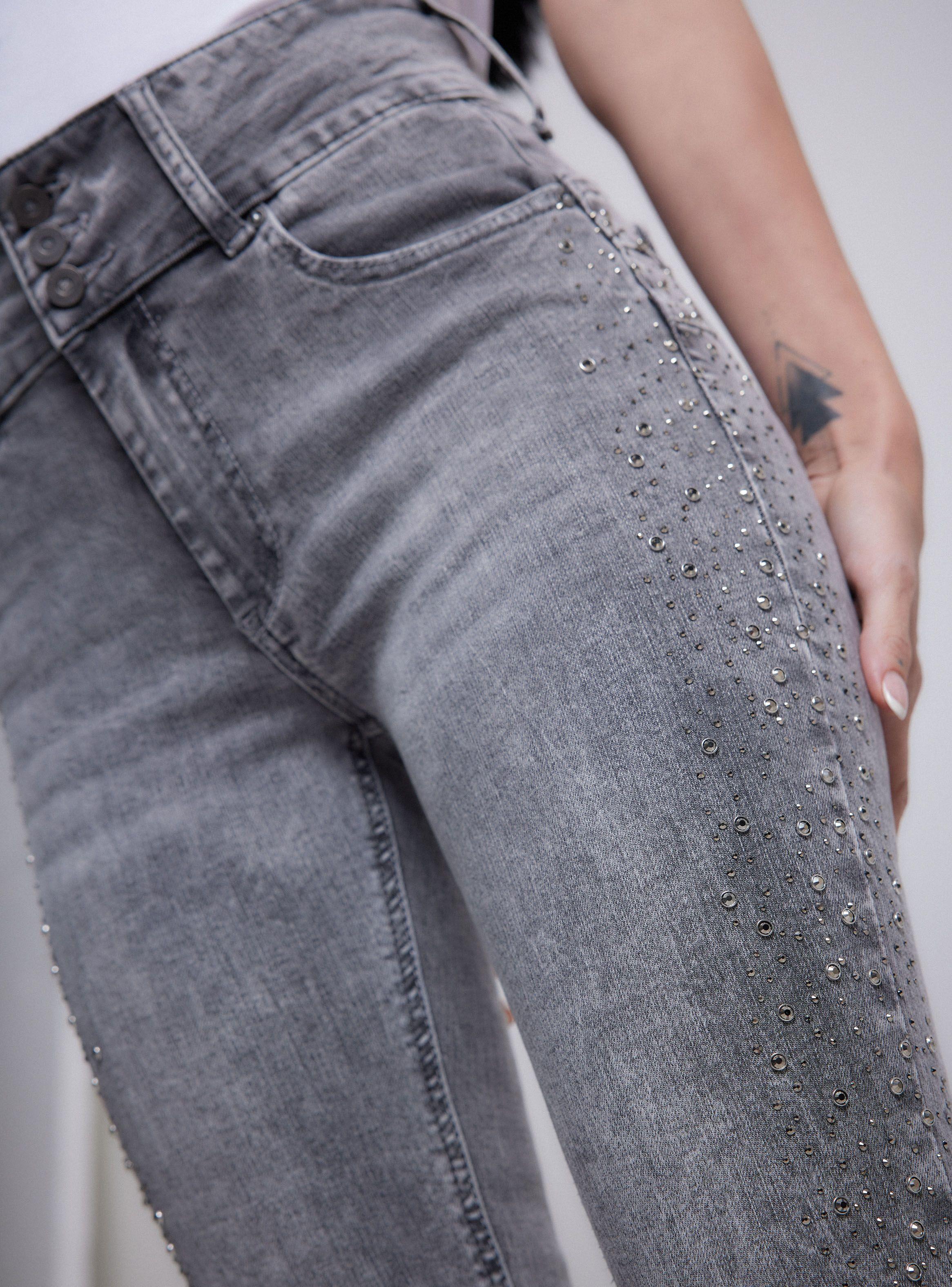 Jeans Gris 3 Botones Aplicaciones Strass en Costado-2
