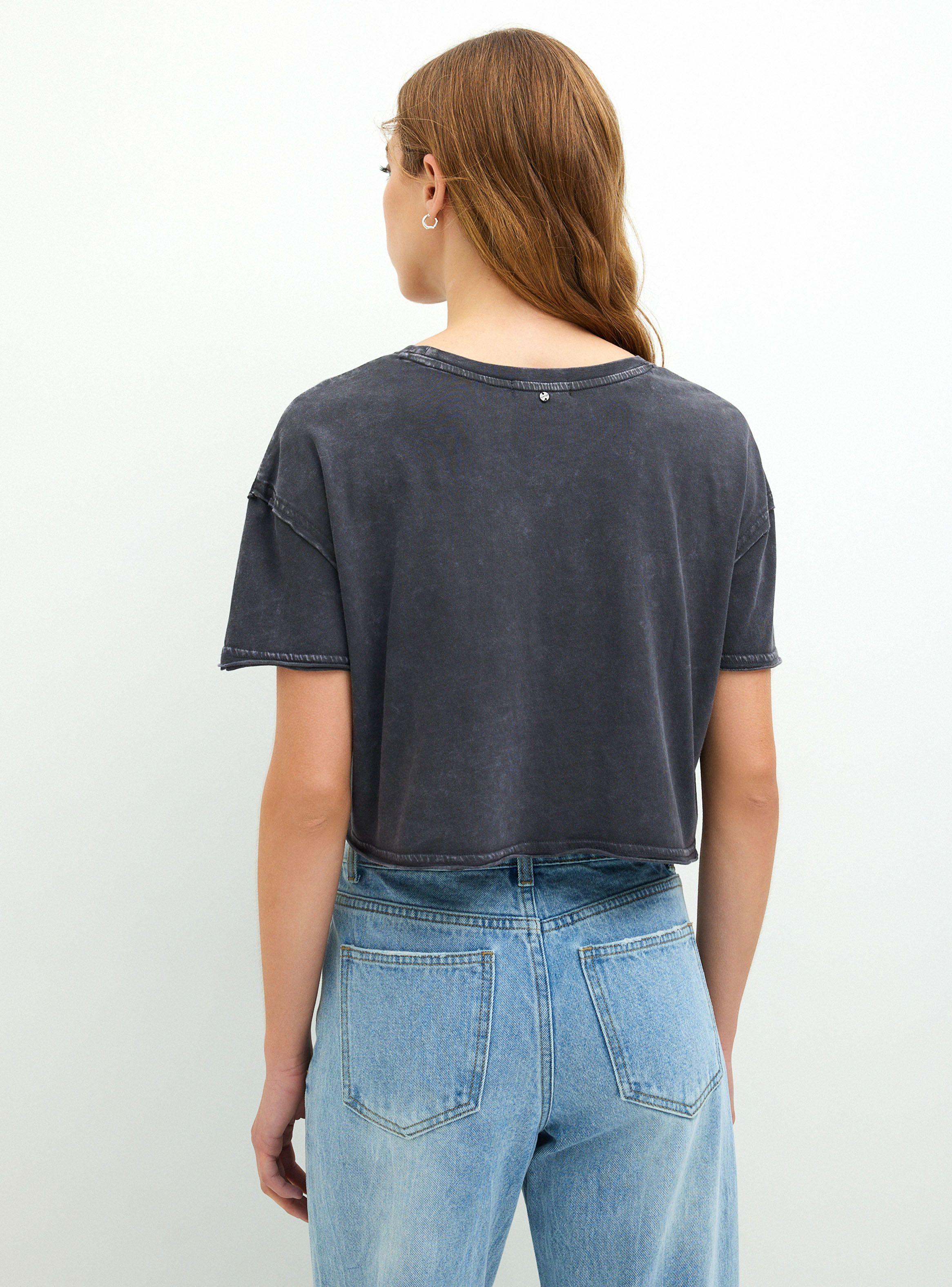 Polera Crop con Estampado Frontal-1