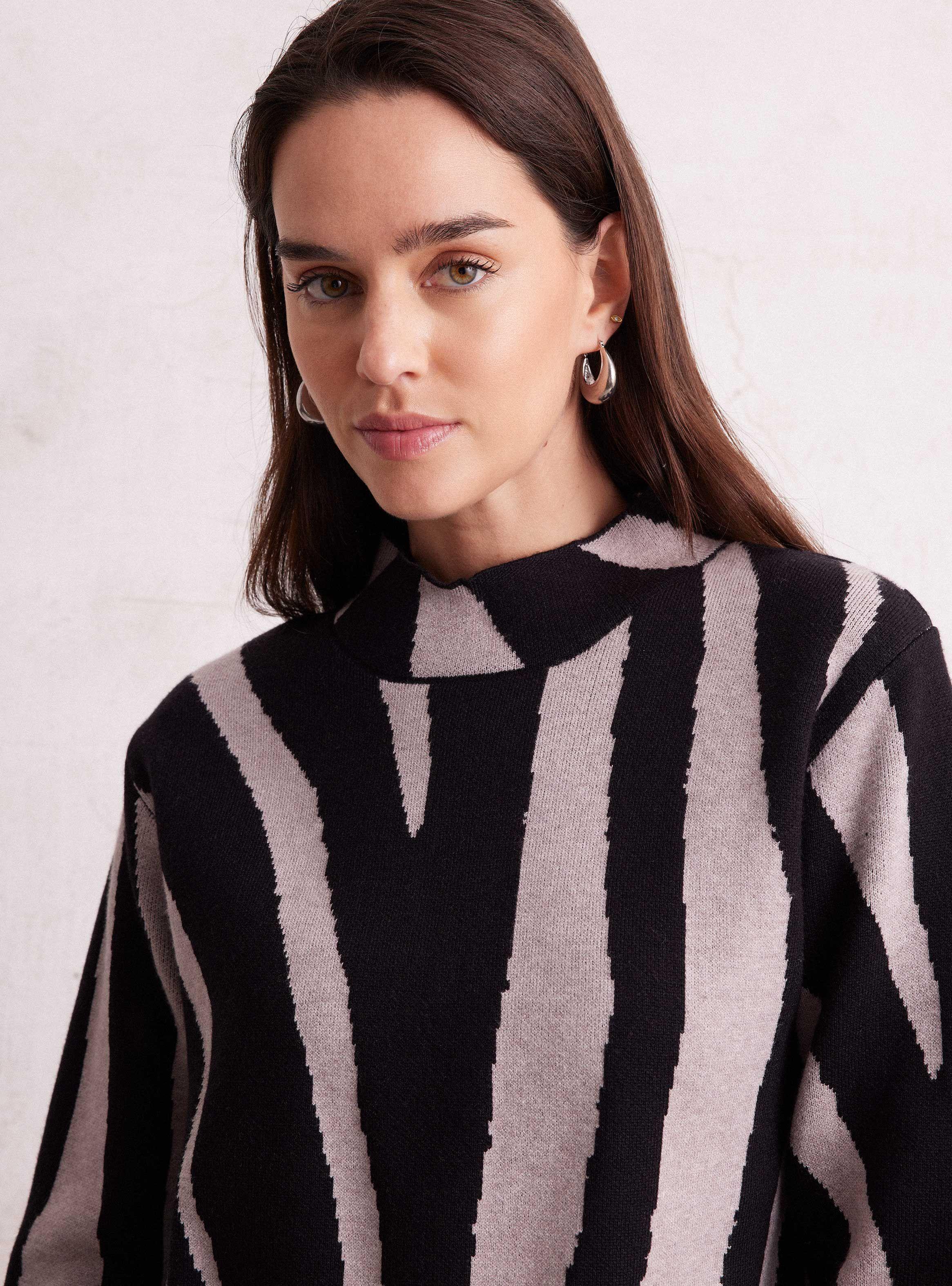 Sweater Cuello Alto Jacquard-2