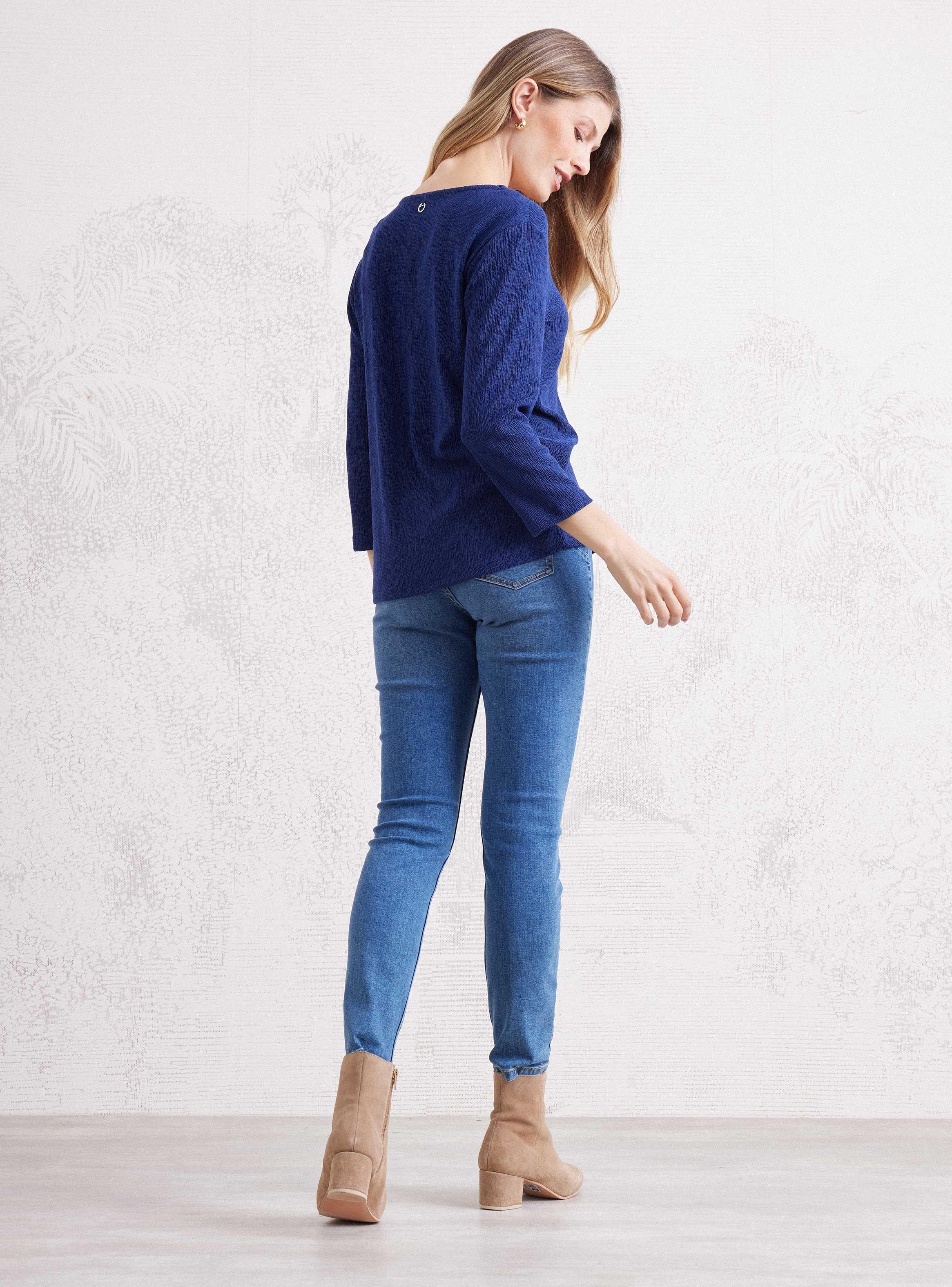 Blusa Texturizada con Cinta en Escote-5