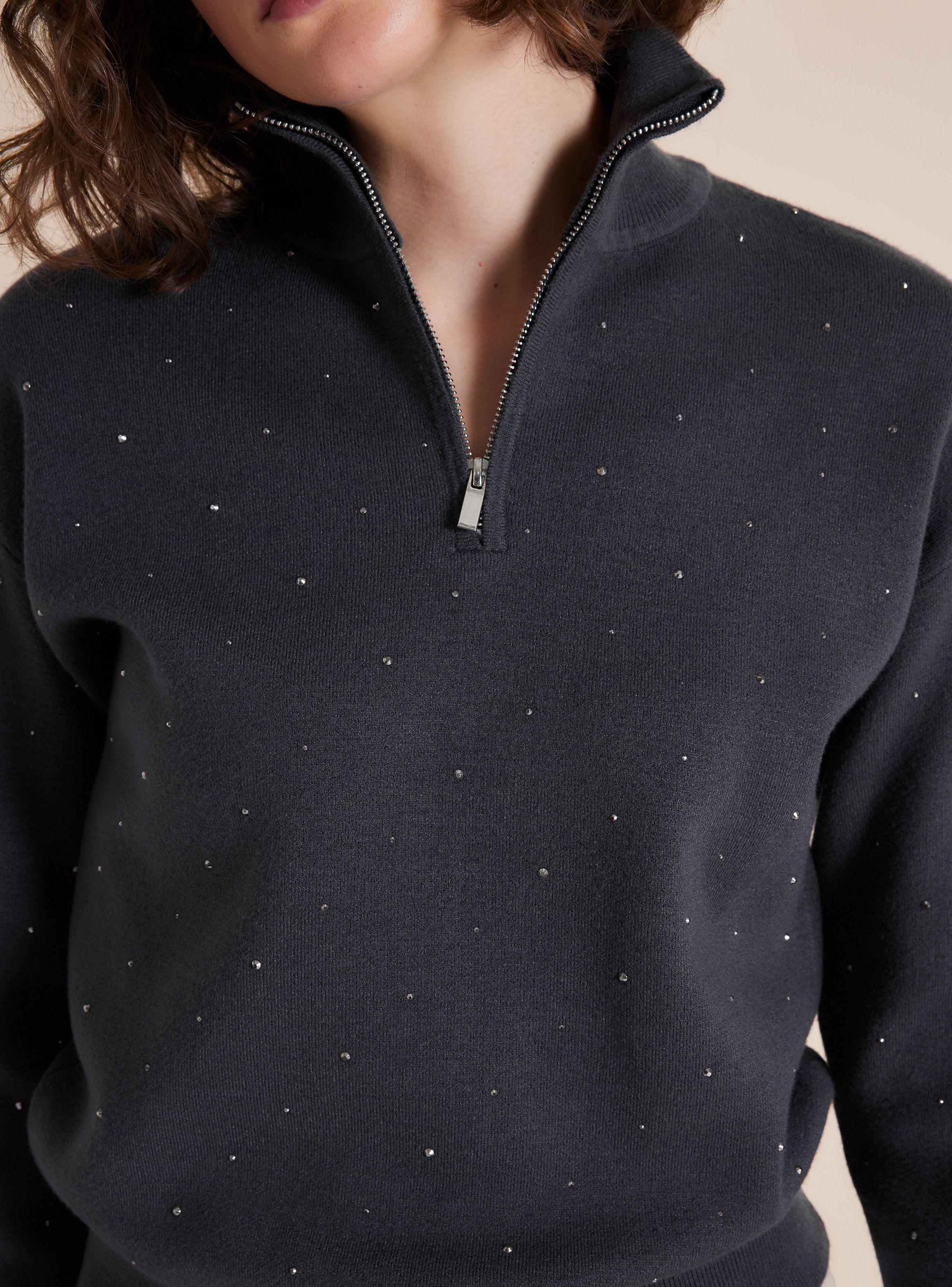 Sweater Cuello Alto y Cierre con Aplicación Joyas-3