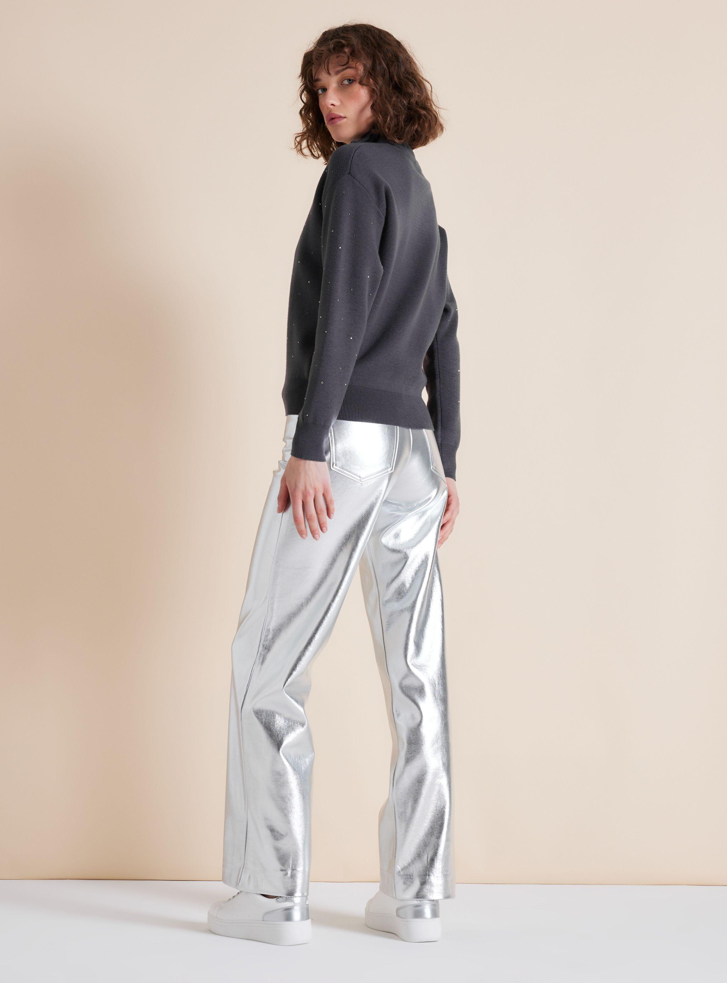 Sweater Cuello Alto y Cierre con Aplicación Joyas-5