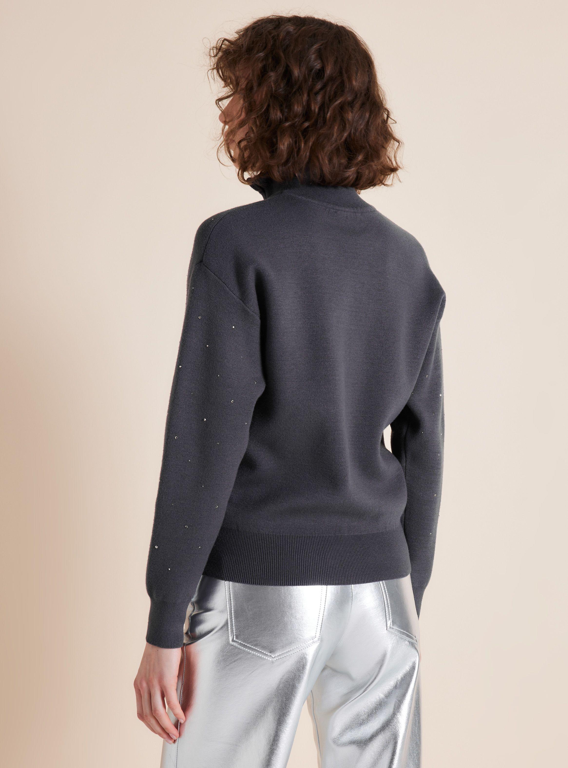 Sweater Cuello Alto y Cierre con Aplicación Joyas-1