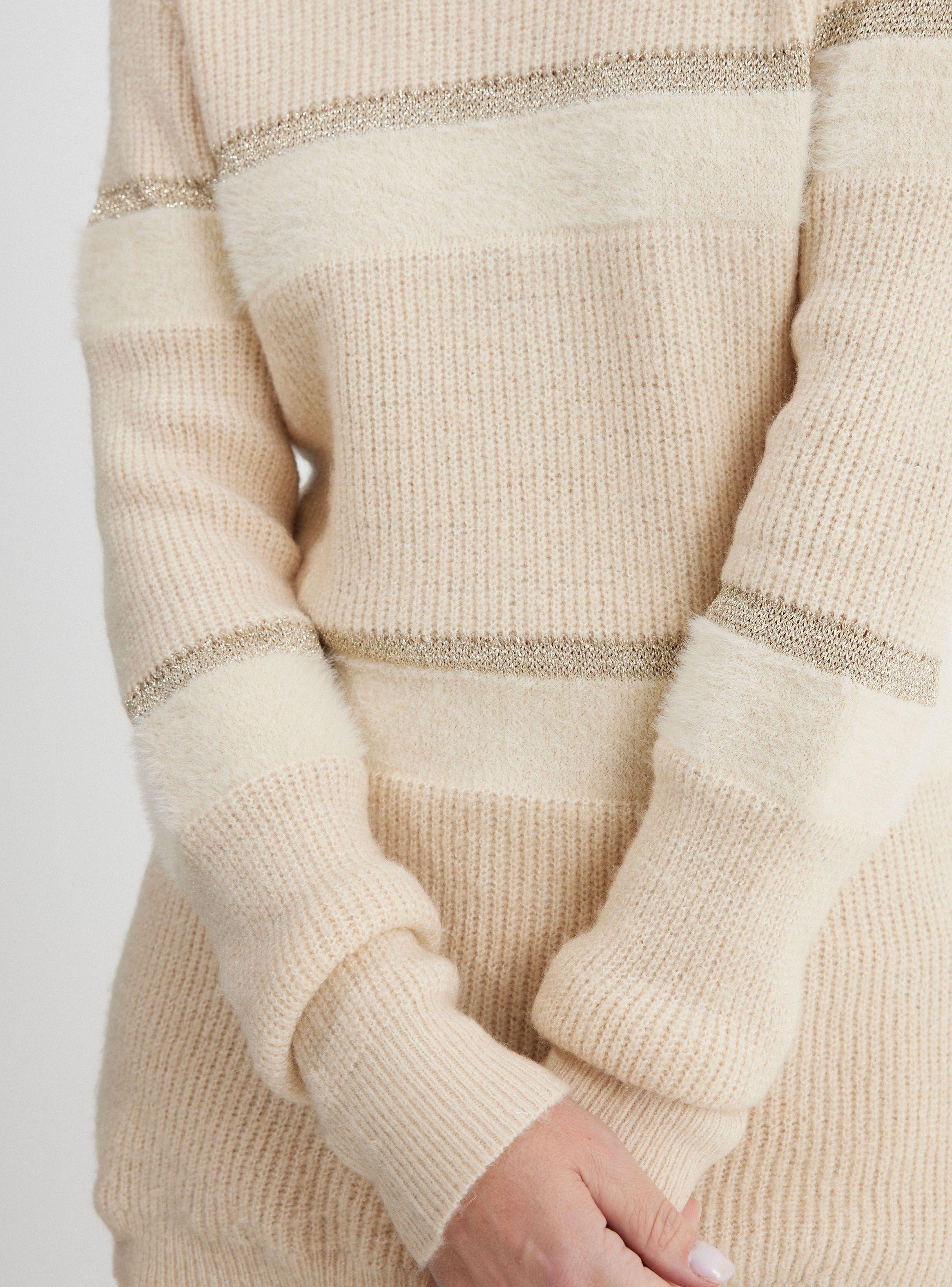 Sweater Franjas y Texturas-3