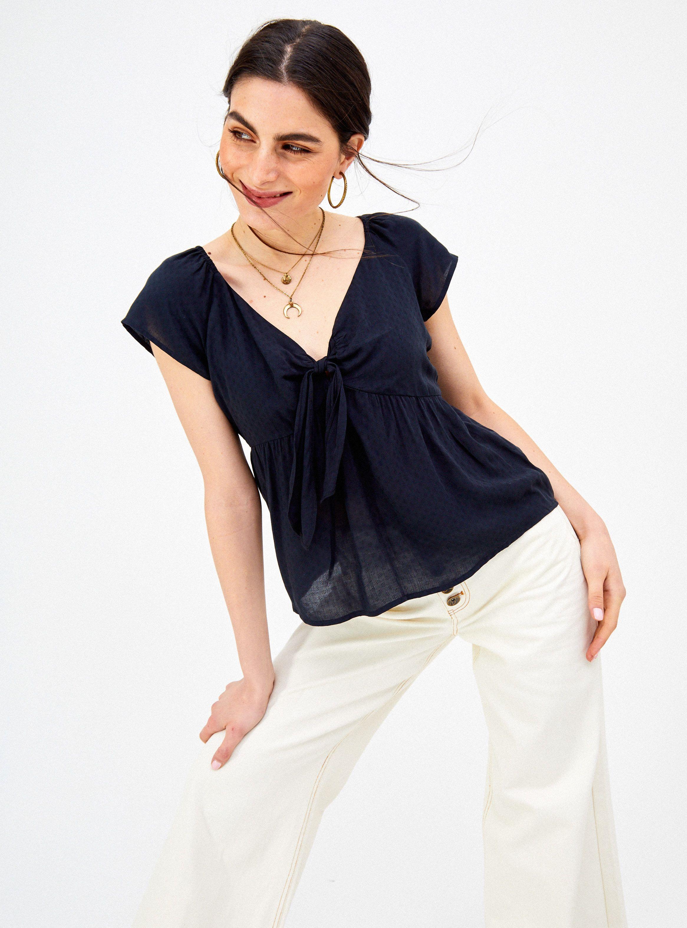 Polera Escote V y Detalle de Nudo en Delantero-0