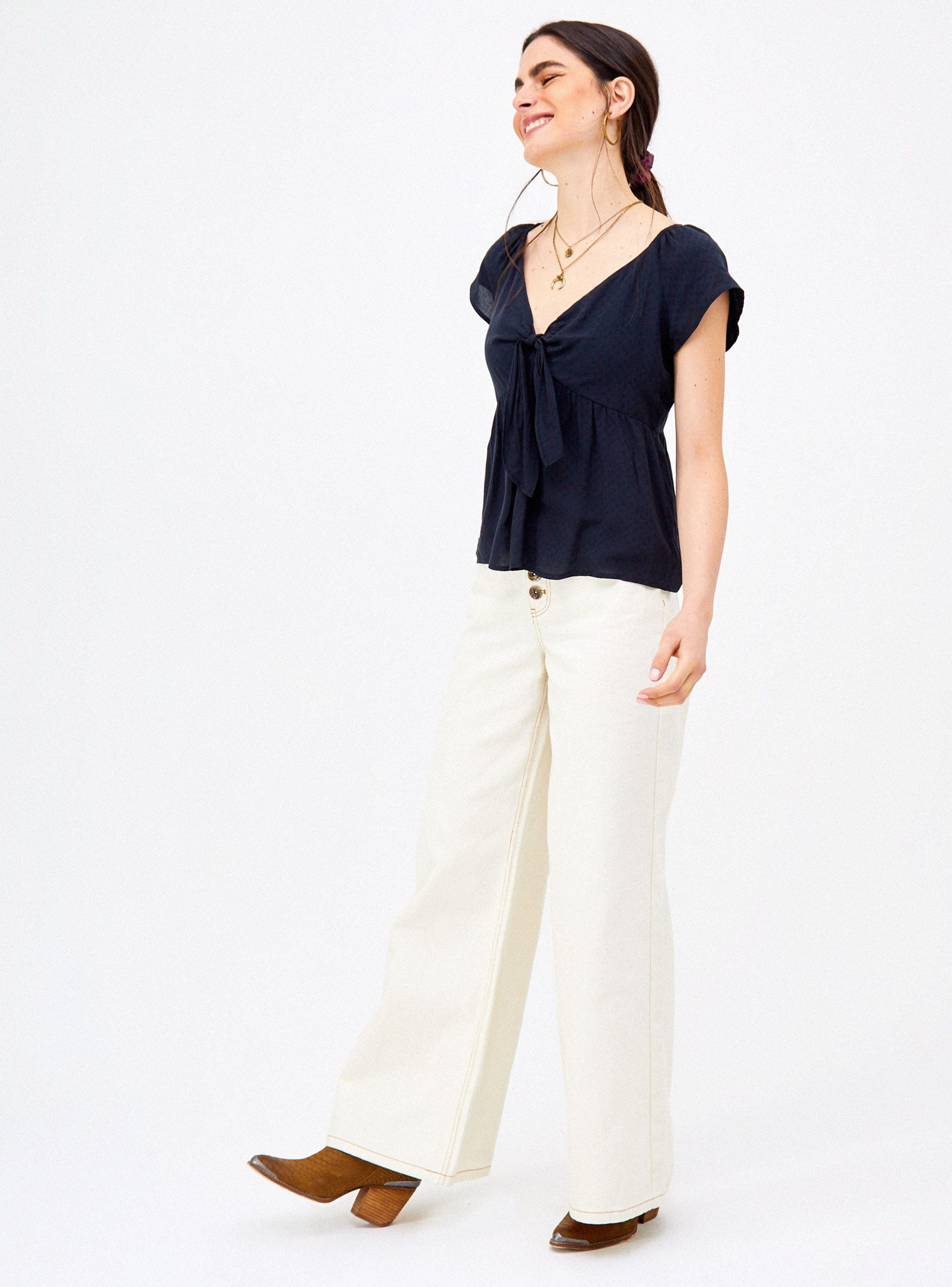 Polera Escote V y Detalle de Nudo en Delantero-3