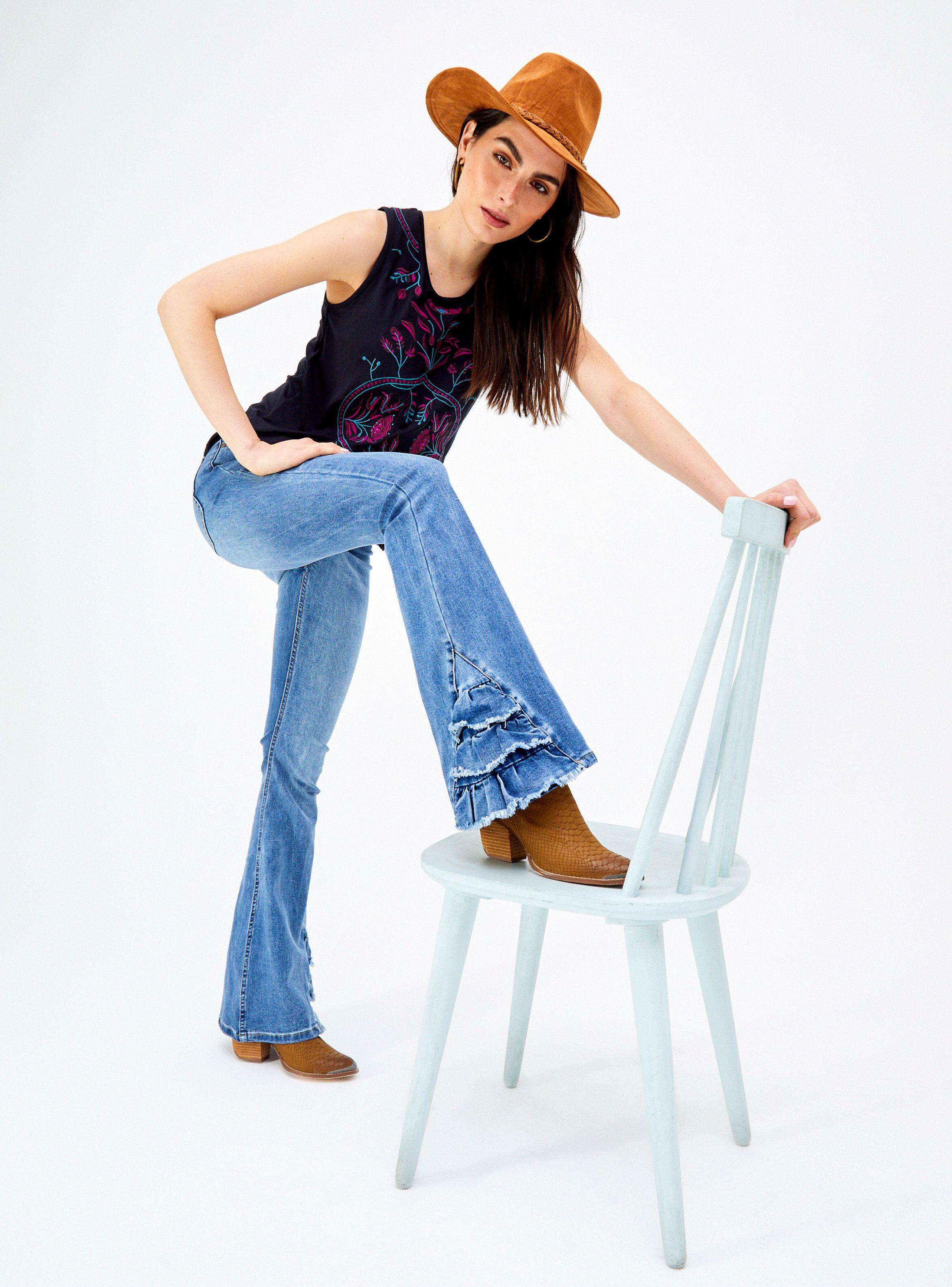 Jeans 5 Bolsillos Flare Tiro Medio con Vuelos en el Ruedo-3