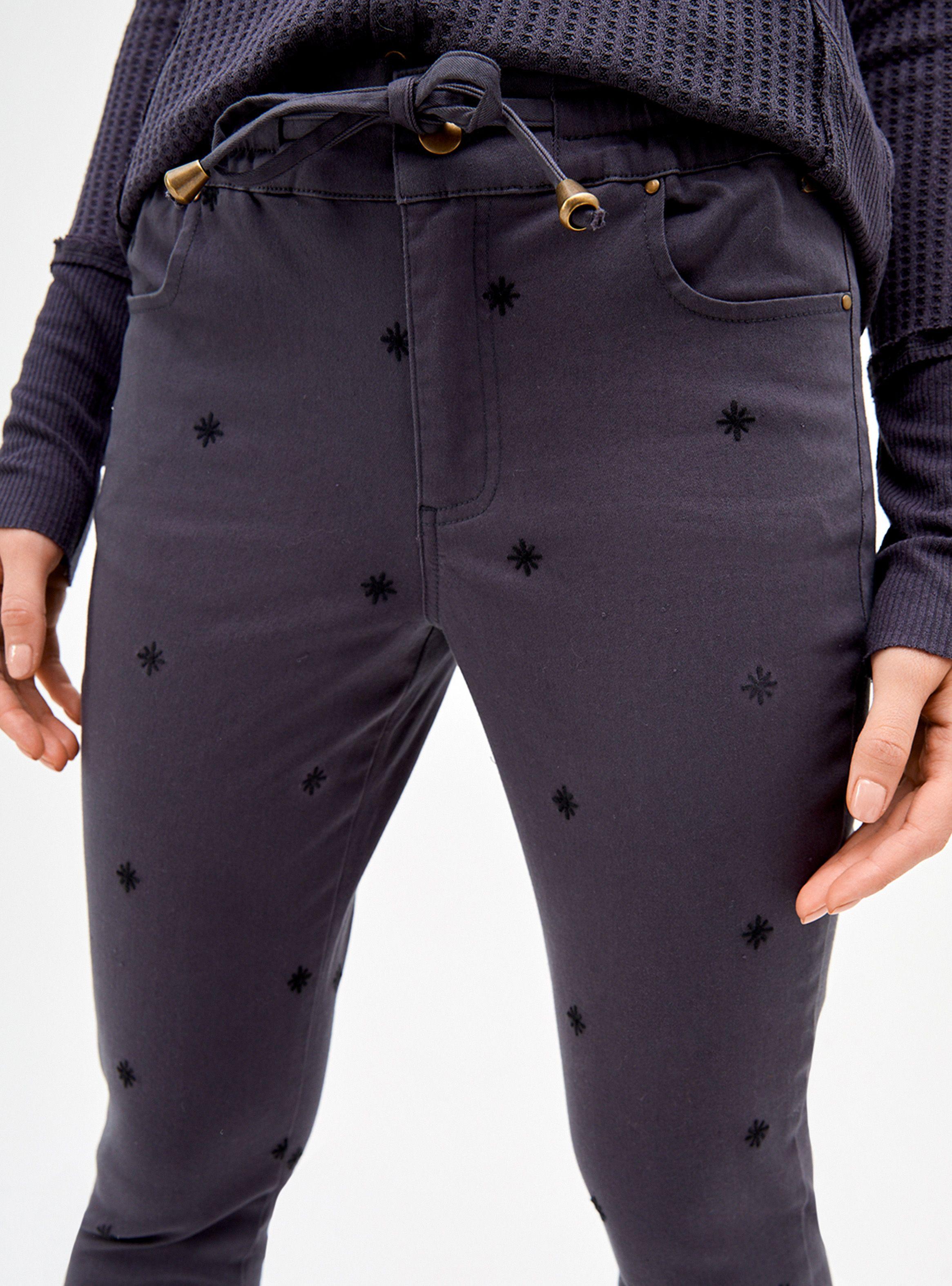 Pantalón Fit Jogger Detalles Bordados-2