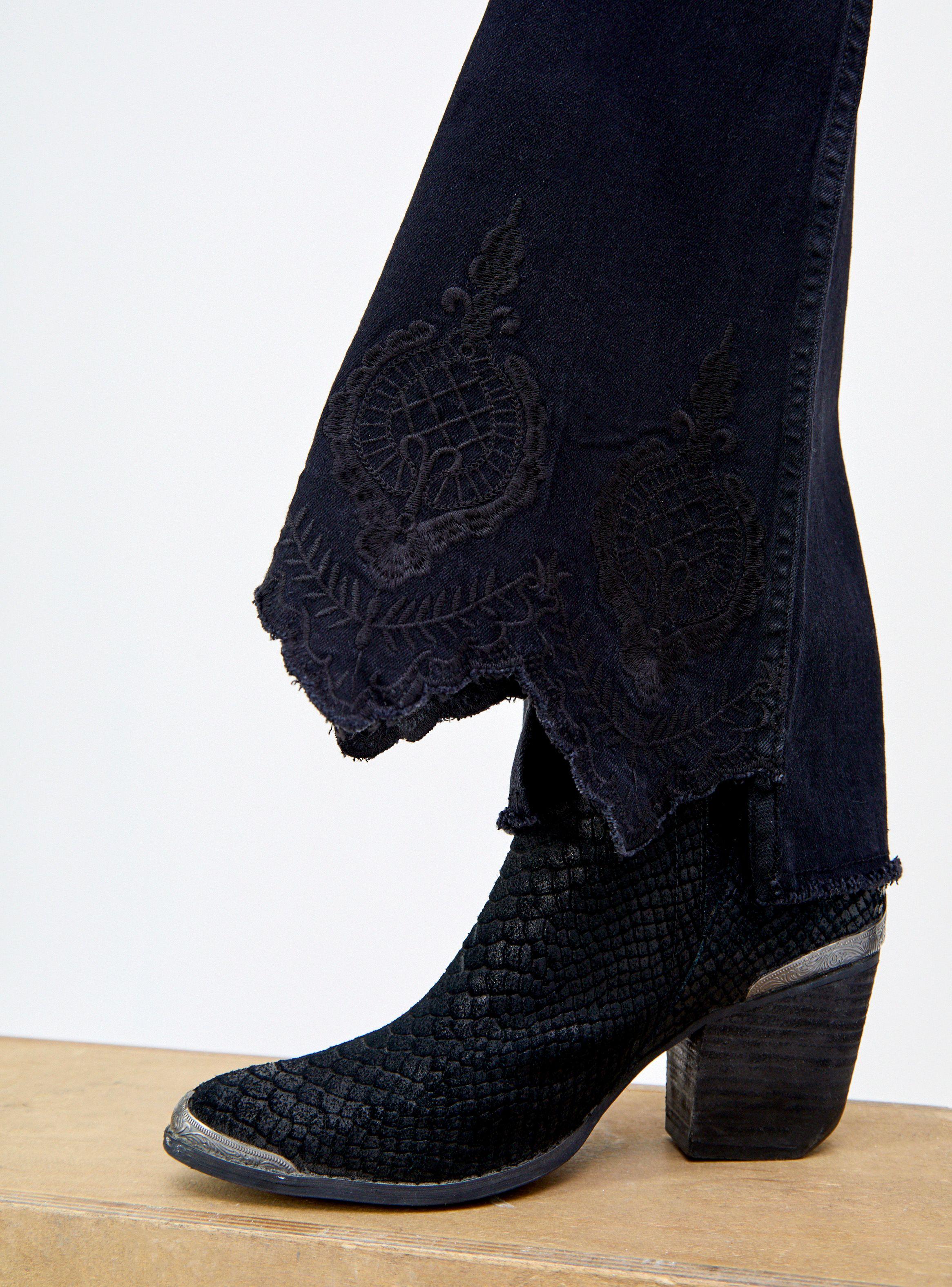 Jeans 5 Bolsillos Flare Tiro Medio con Bordado en Ruedo-2