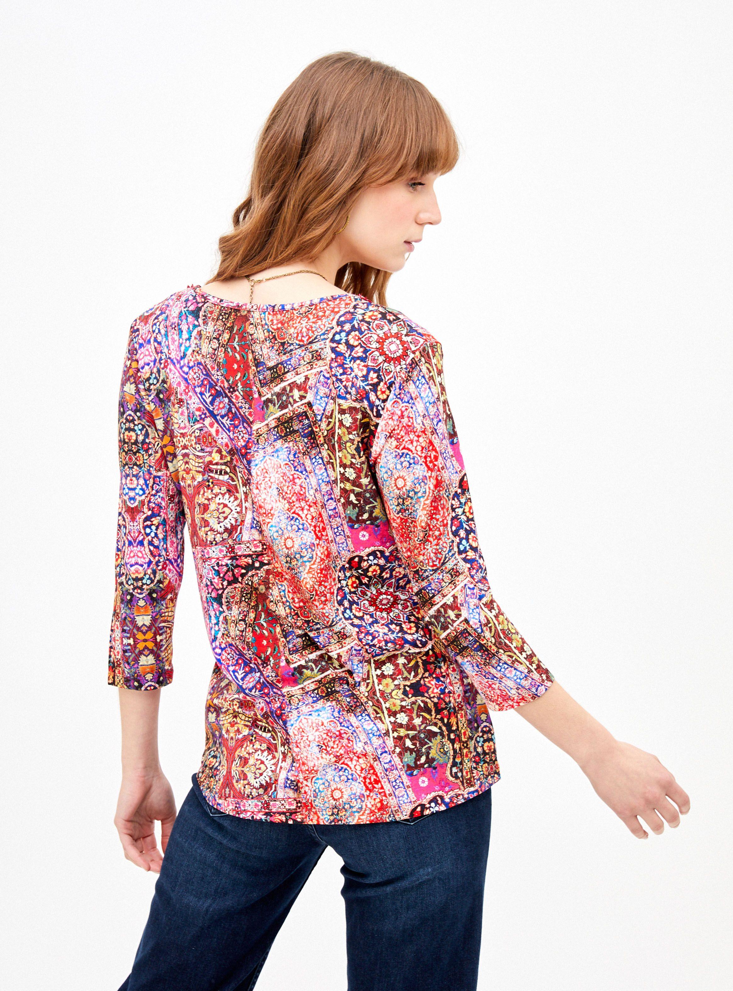 Polera Escote Redondo con Abertura y Detalles Full Print-1