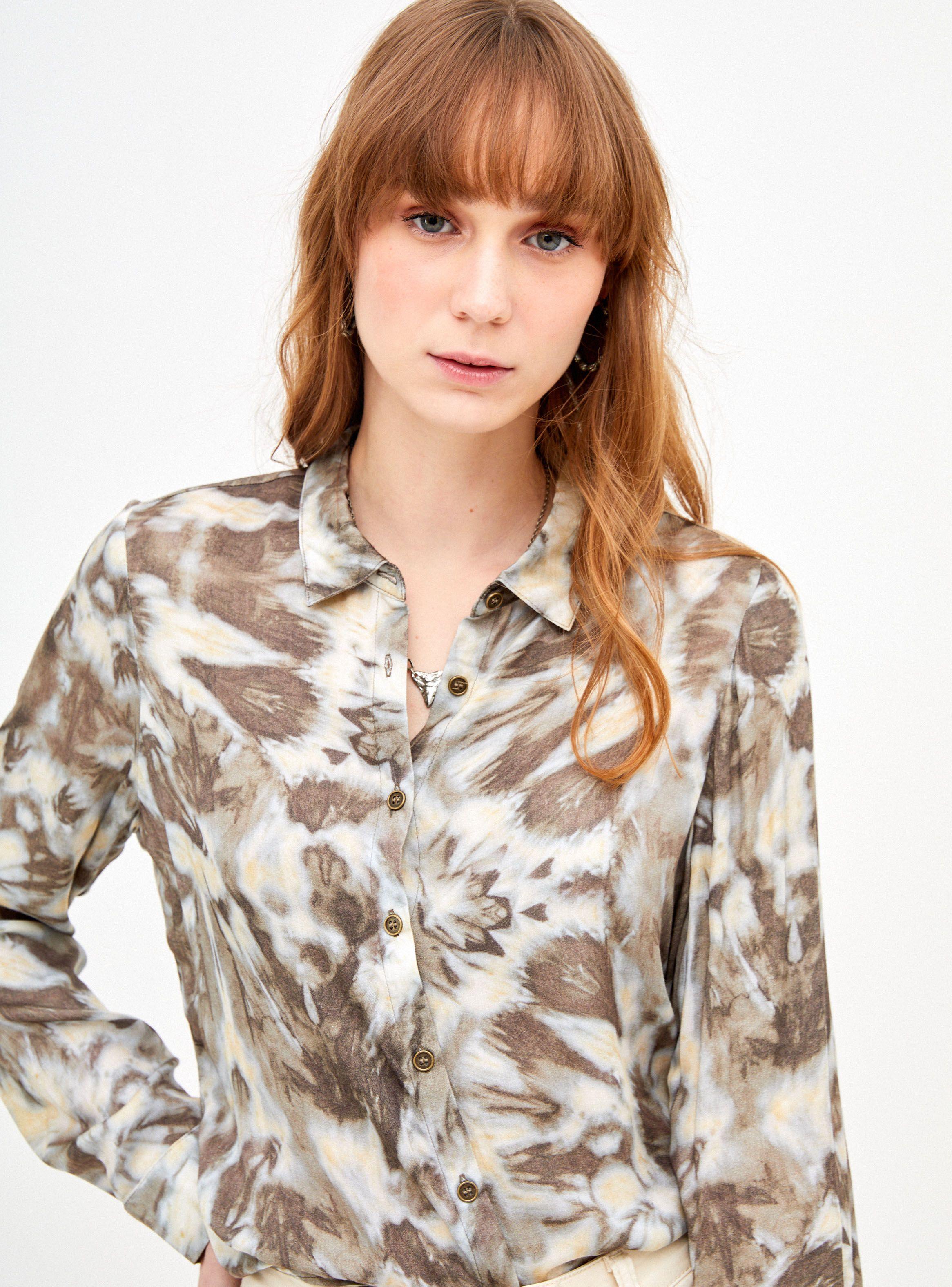 Blusa Fit Clásico Manga Larga Full Estampado Manchas-2