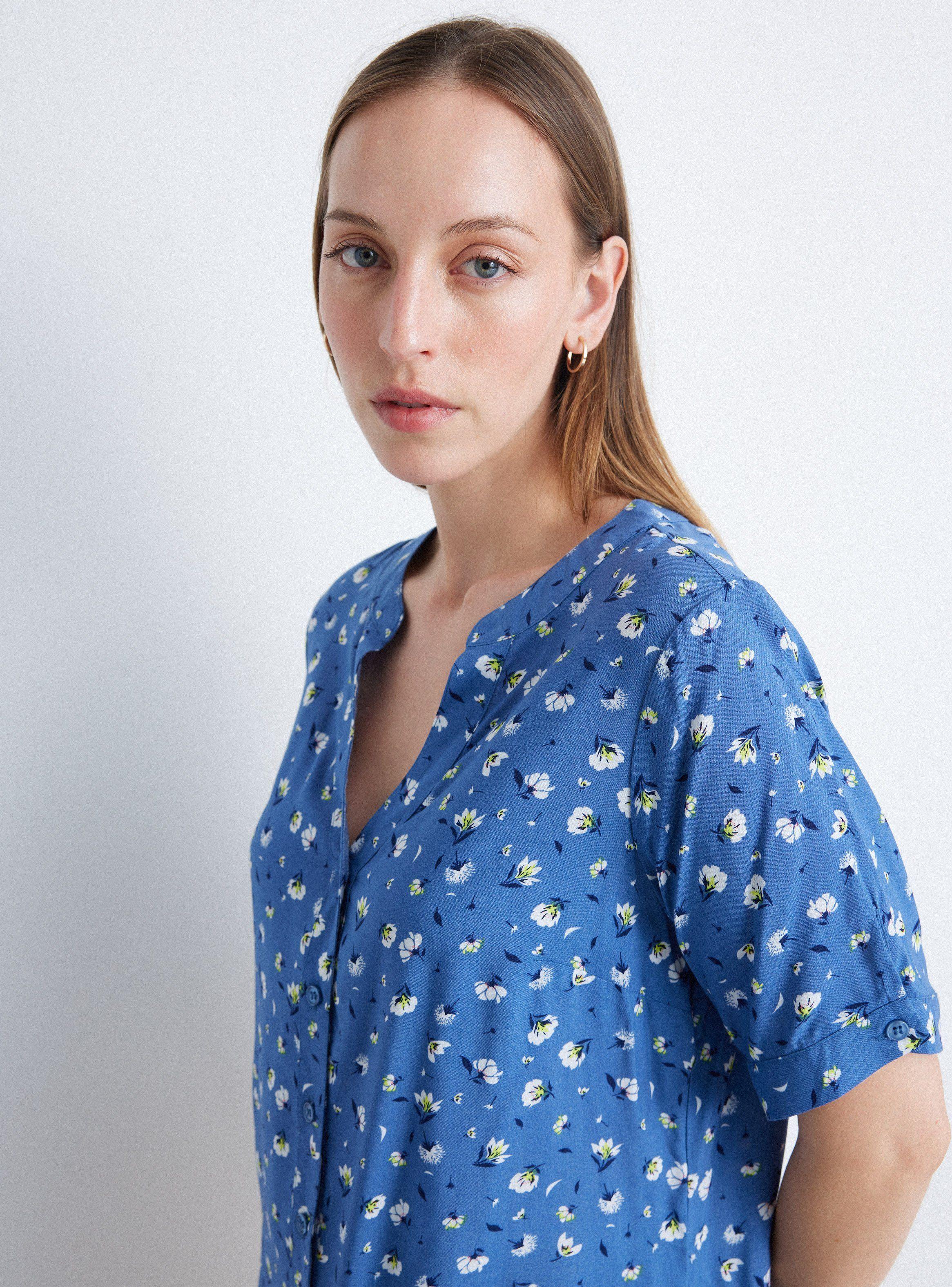 Blusa Abotonada con Cuello V-2