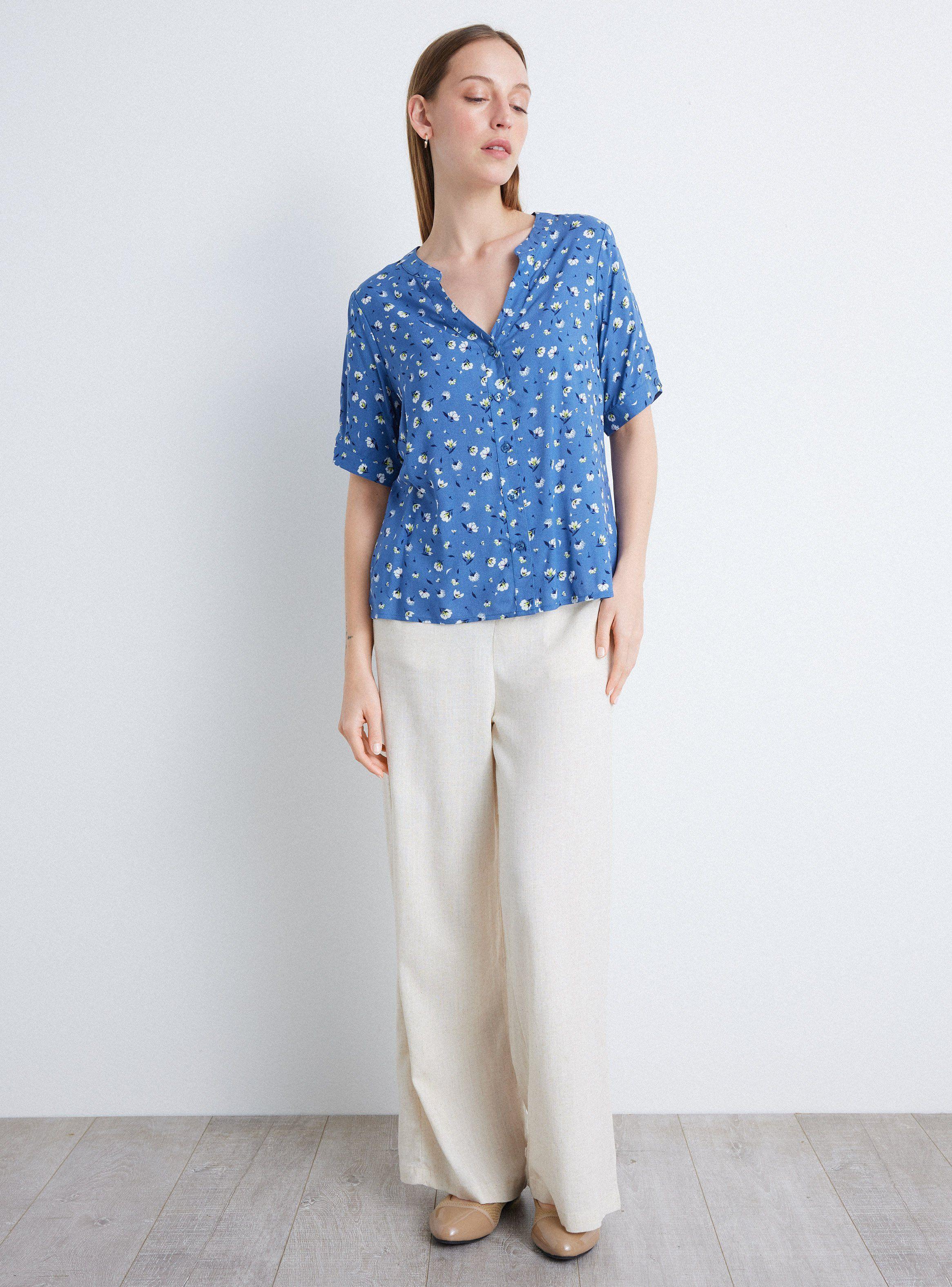 Blusa Abotonada con Cuello V-4