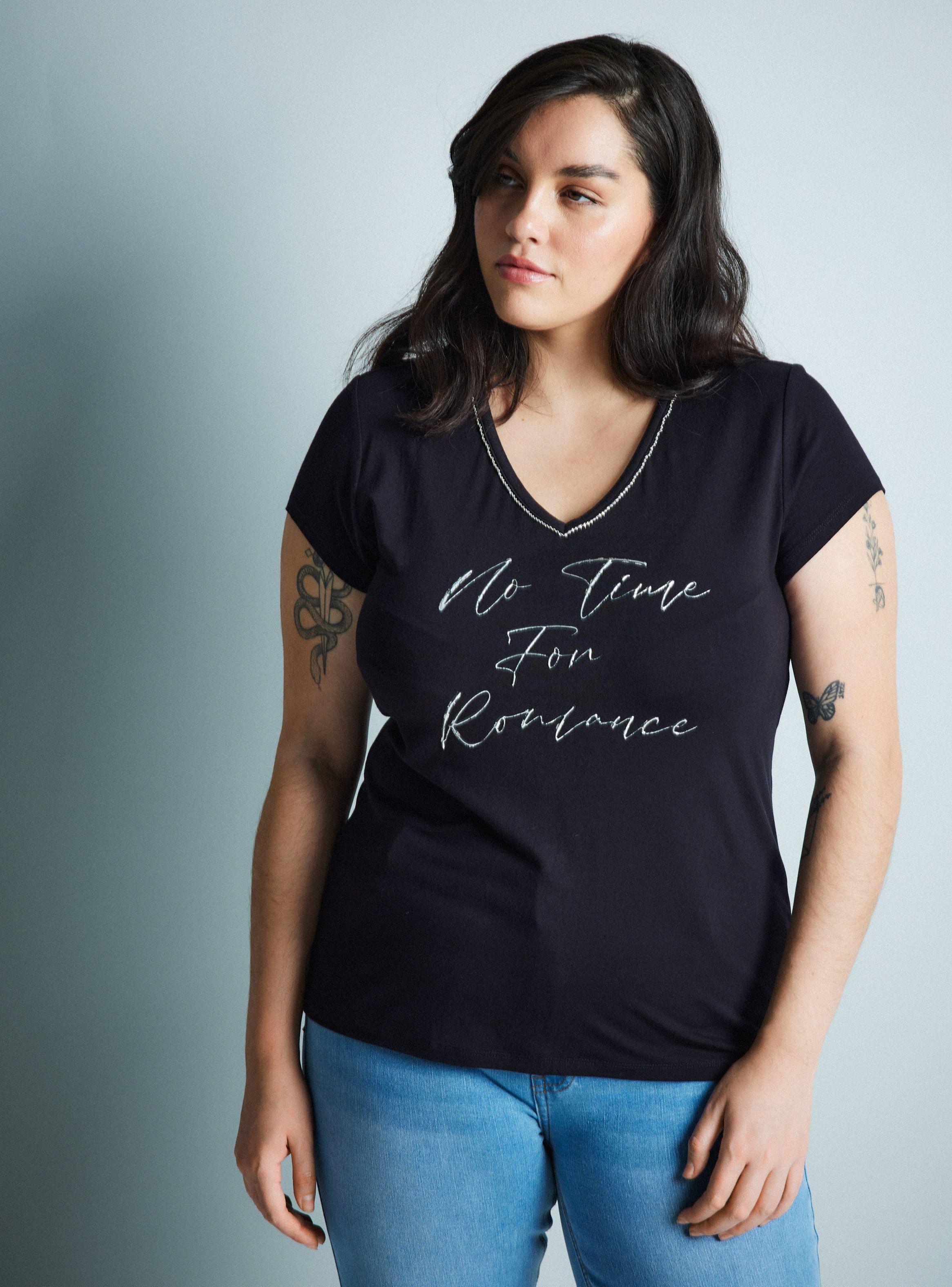 Polera Básica Cuello V con Aplicación de Cadena-6