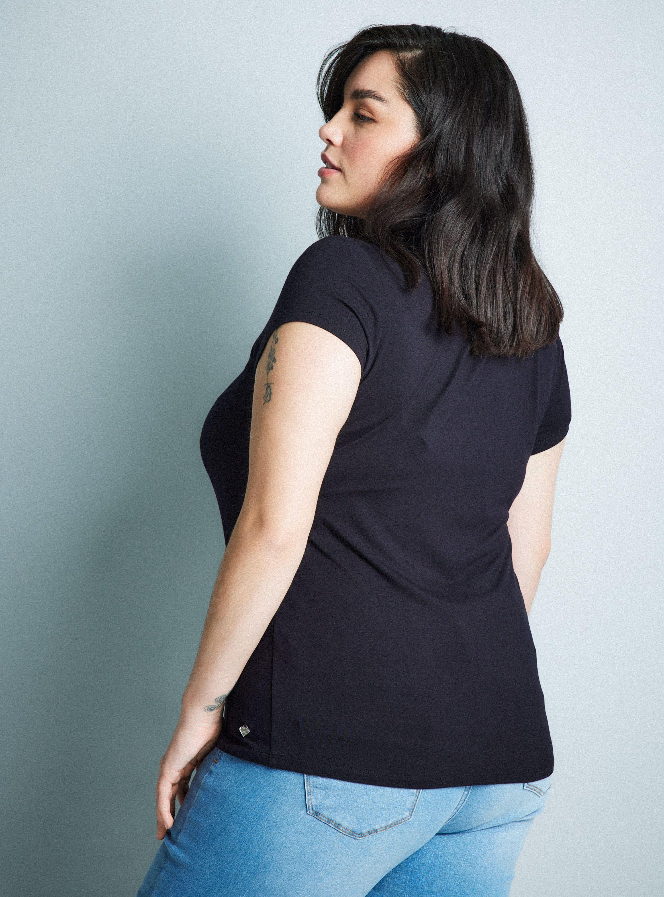 Polera Básica Cuello V con Aplicación de Cadena-7