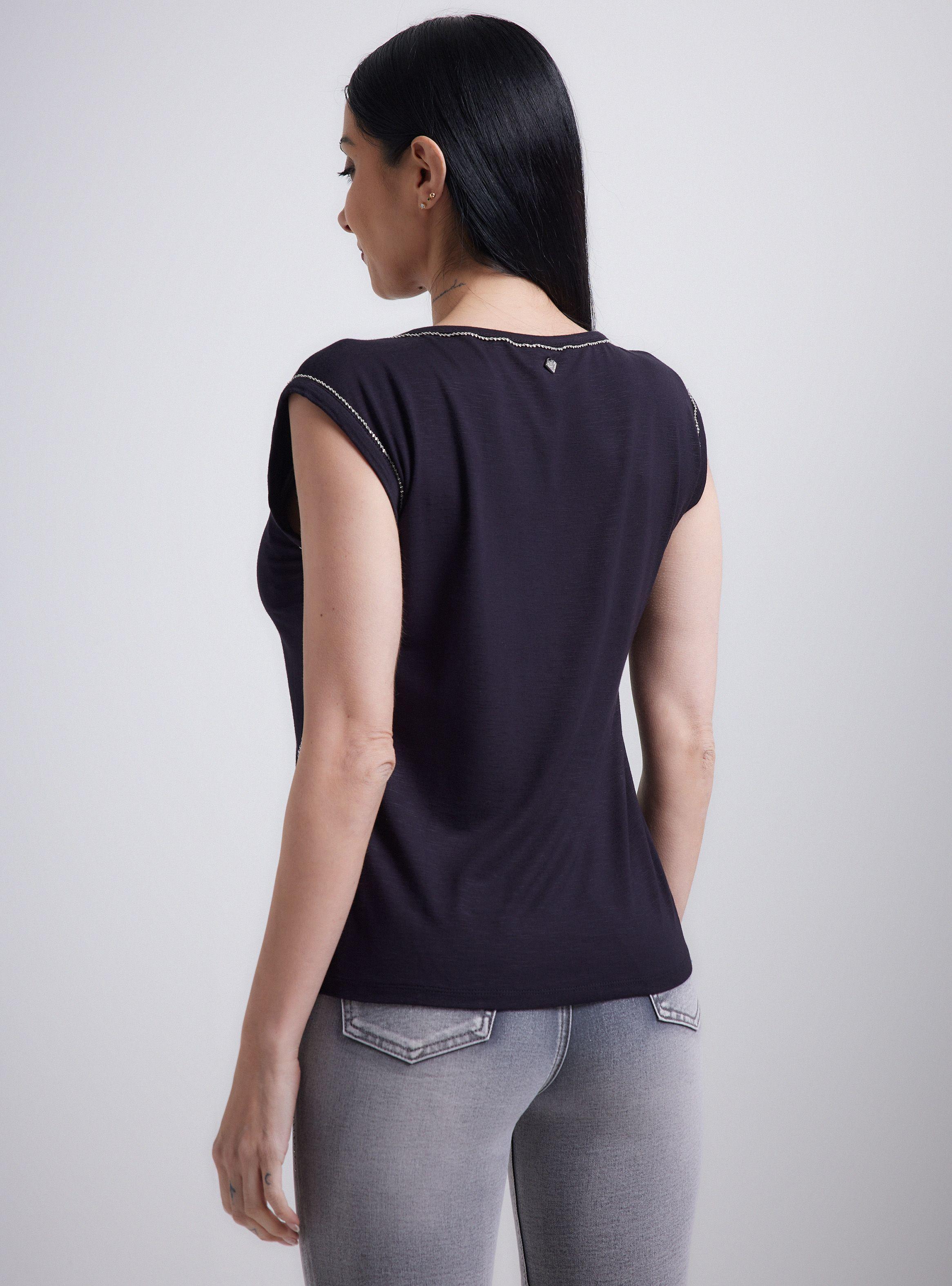 Polera Holgada con Aplicación de Cadena Corte Diagonal-1
