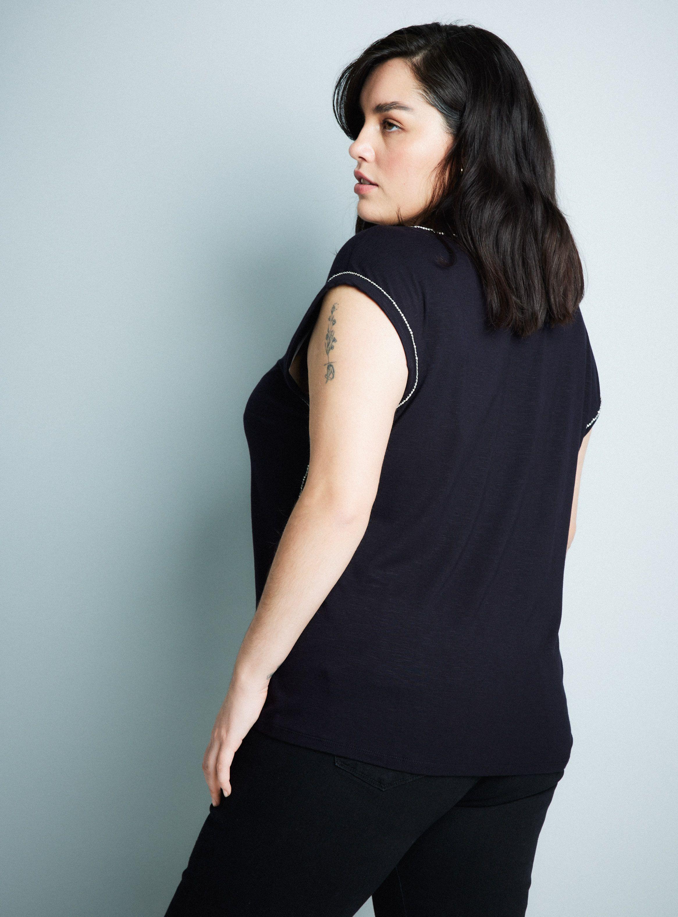Polera Holgada con Aplicación de Cadena Corte Diagonal-7