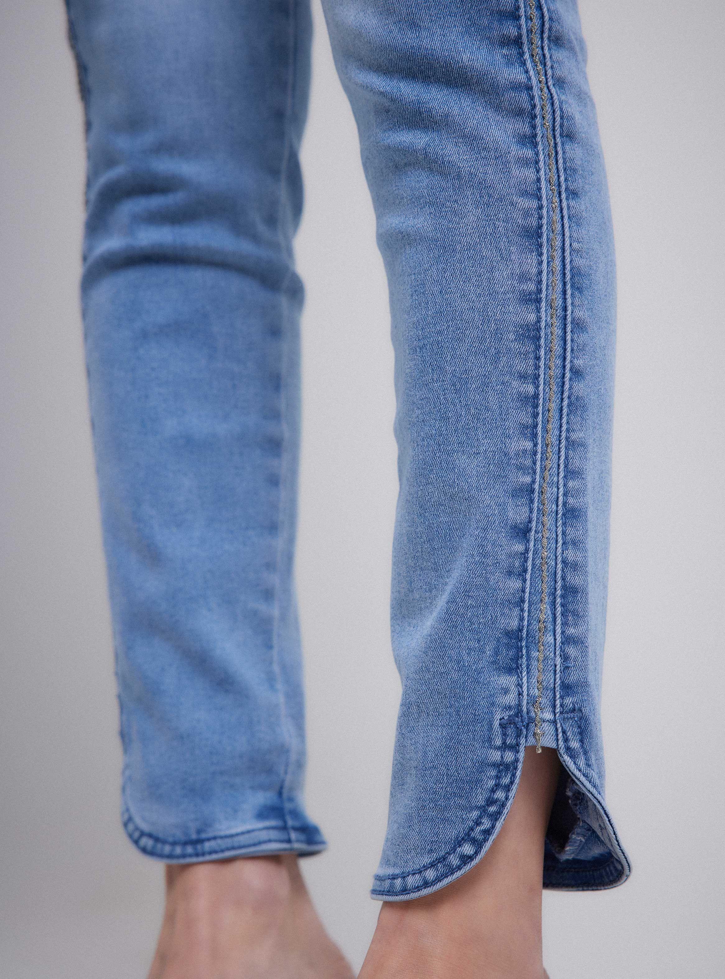 Jeans Medio Pretina Ancha Cadena en Costado-2