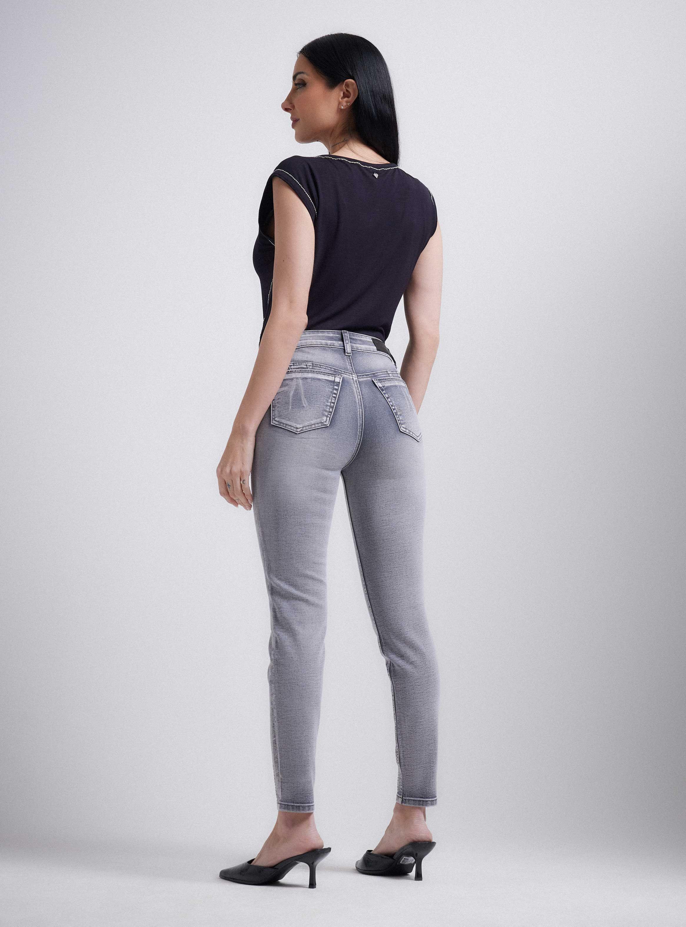 Jeans Medio Aplicaciones de Strass Cadera y Bota-5