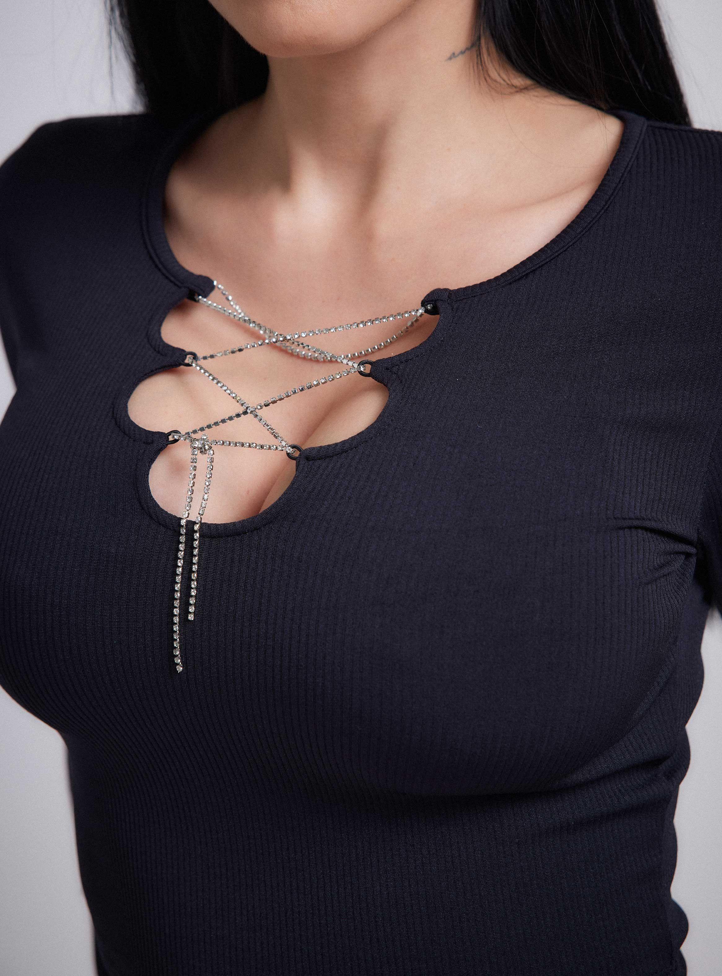 Polera Manga Larga Cadenas Cruzadas Strass en Escote-3