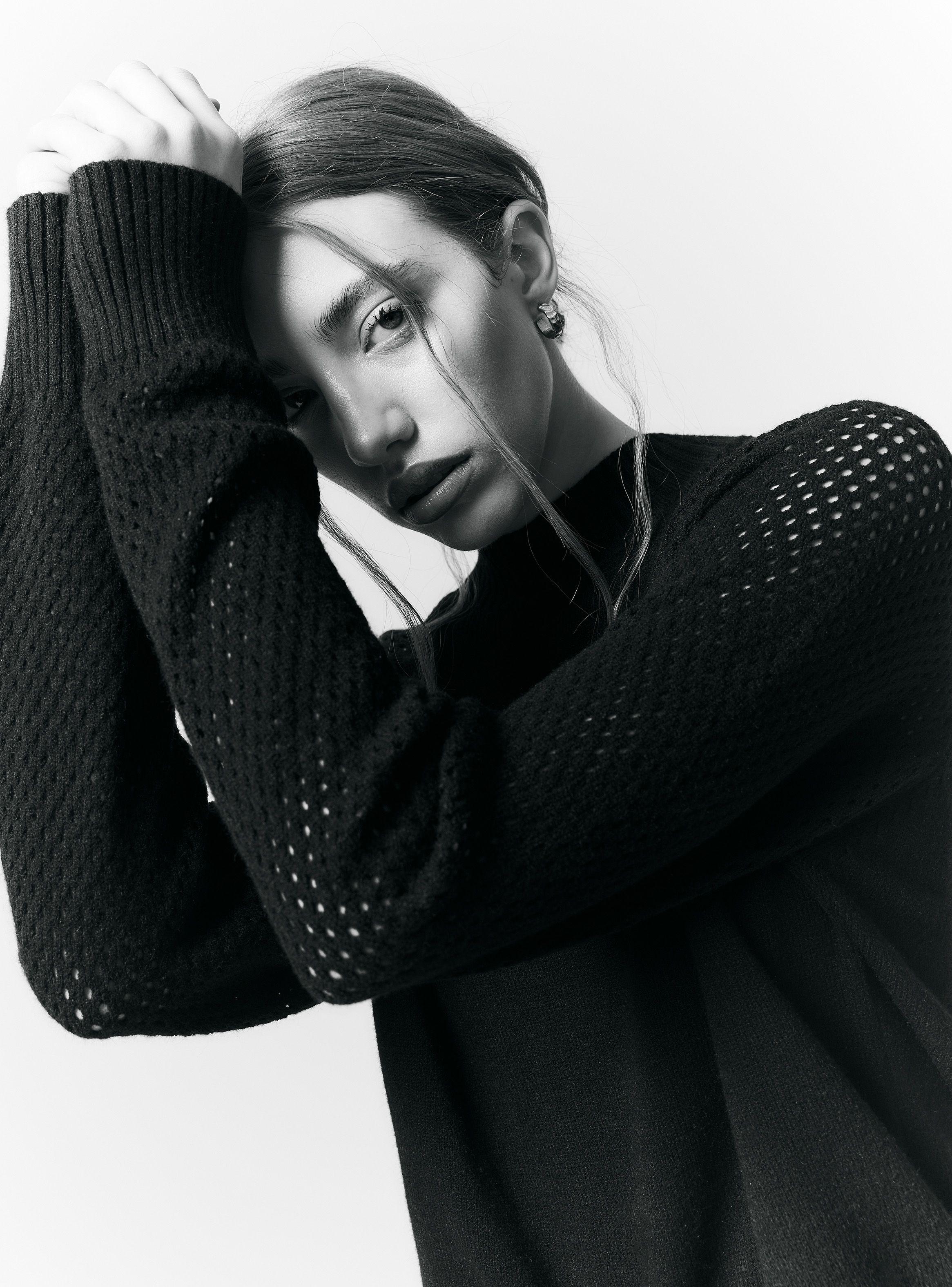 Sweater con Diseño Calado en Mangas-2