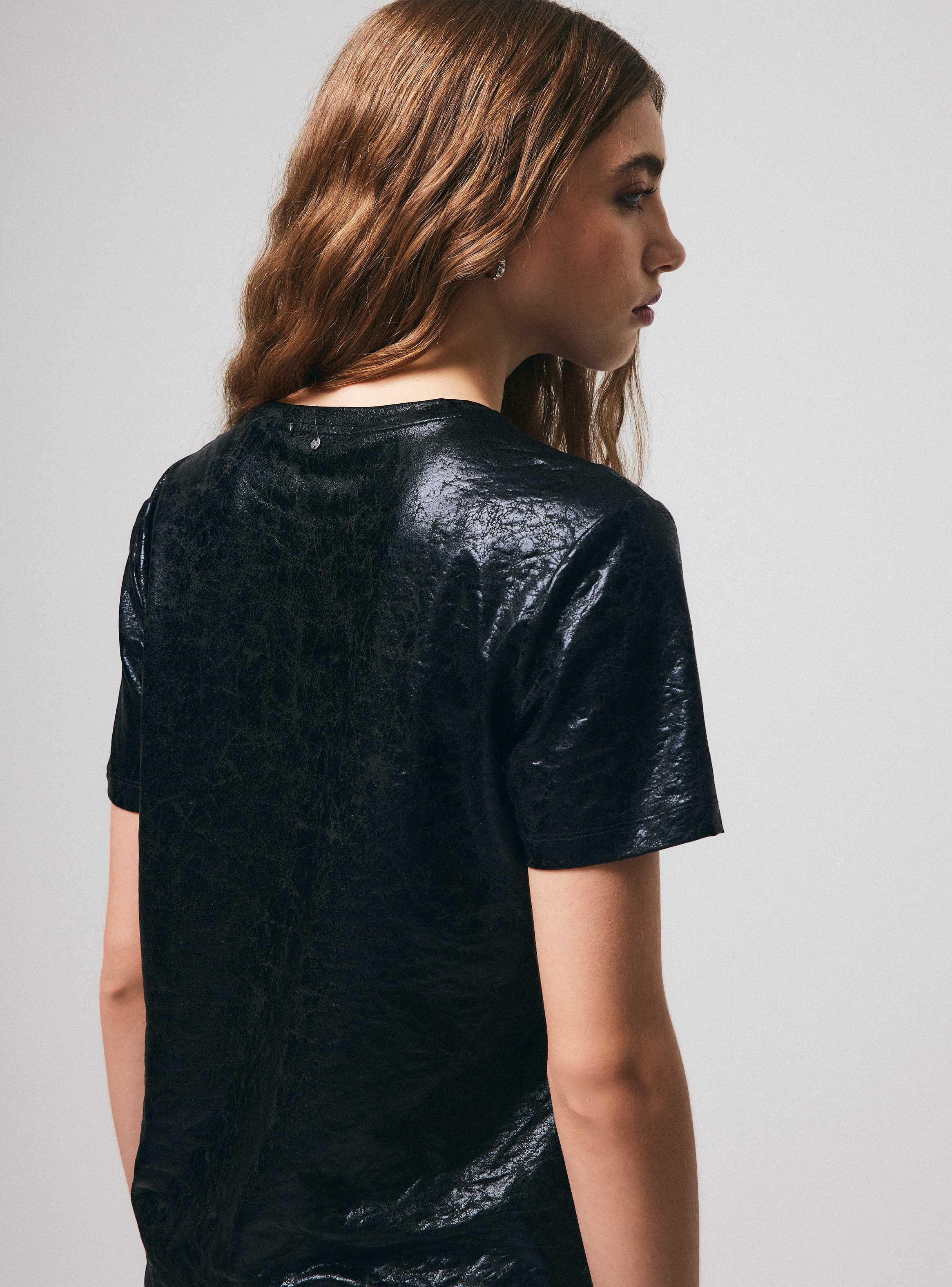 Polera Efecto Cuero-3
