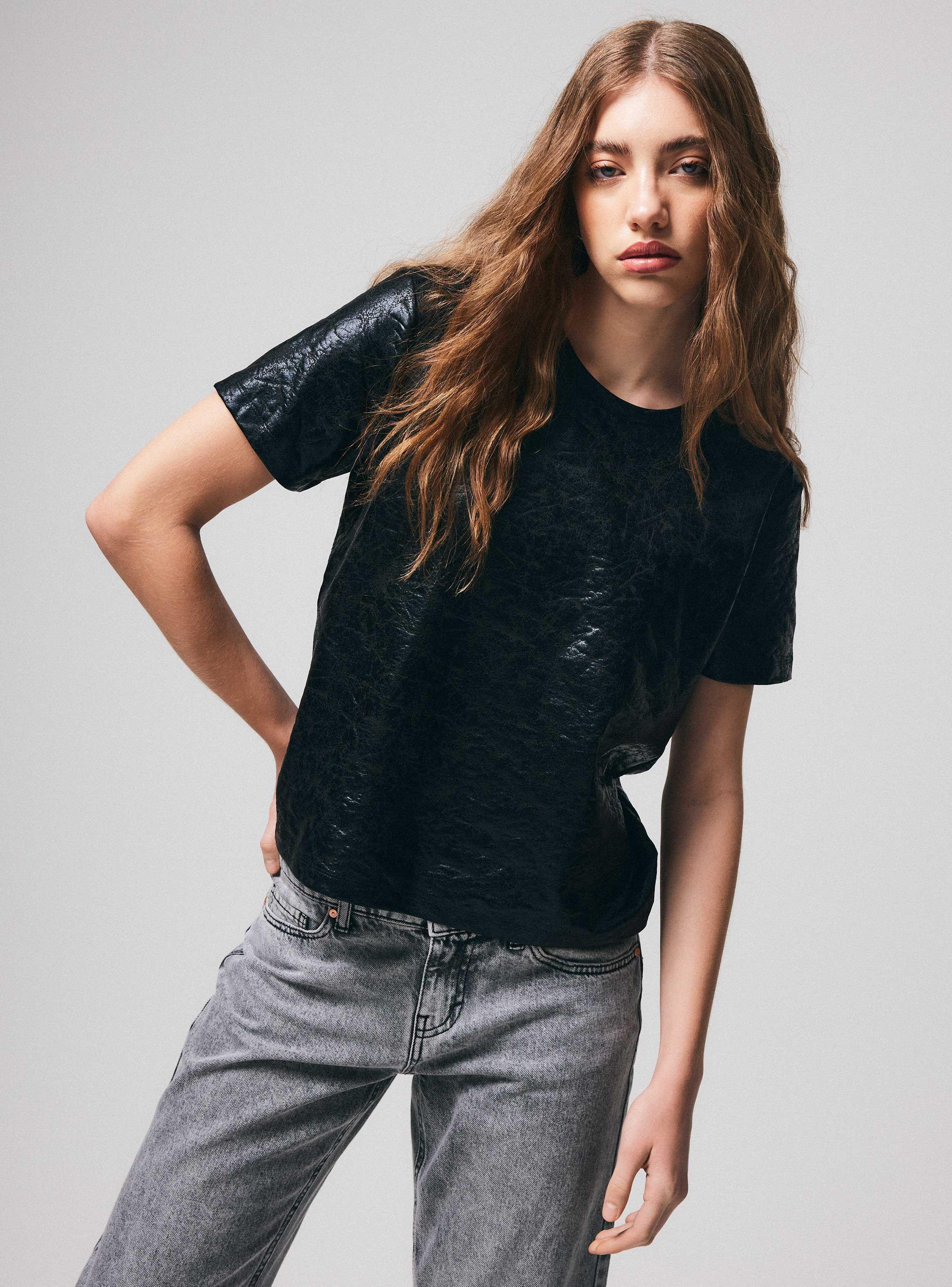 Polera Efecto Cuero-0