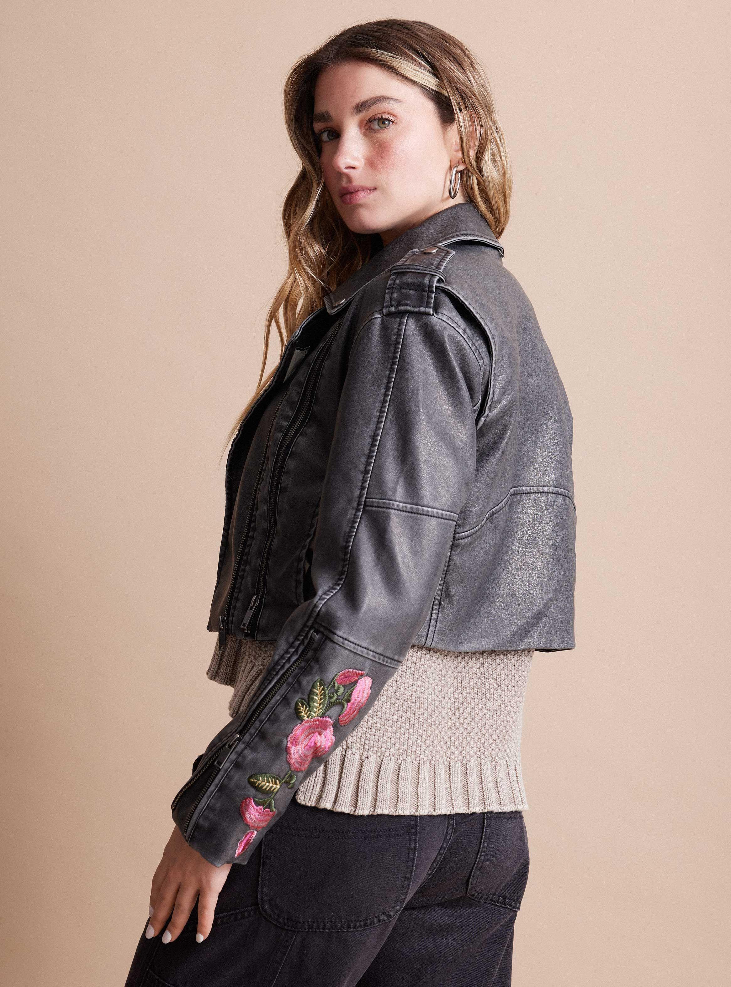 Chaqueta Estilo Biker con Bordados en Mangas-1