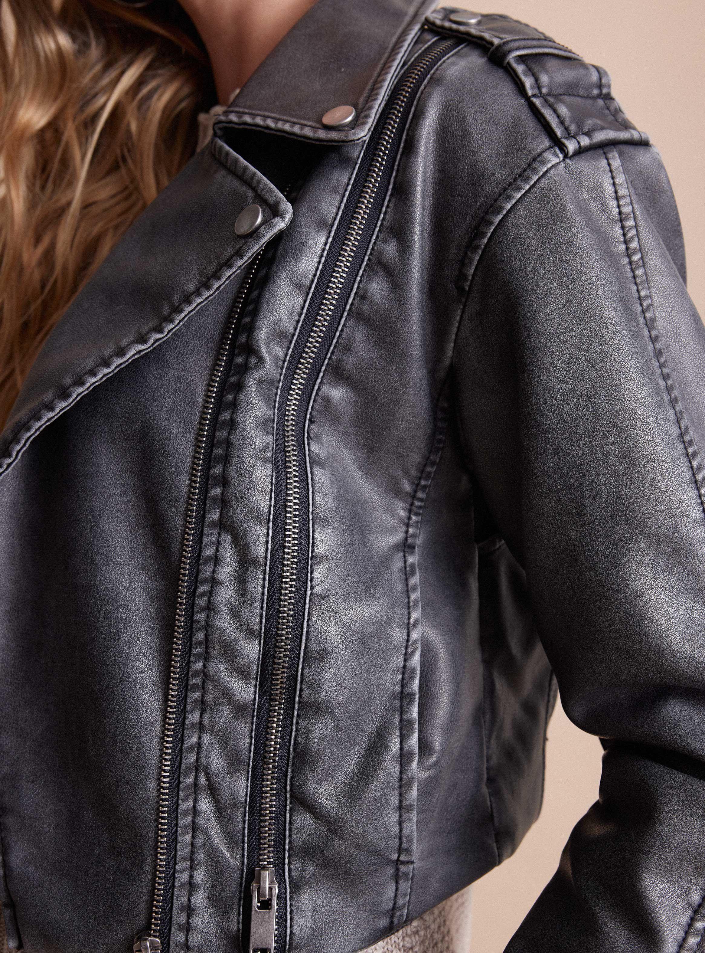 Chaqueta Estilo Biker con Bordados en Mangas-3