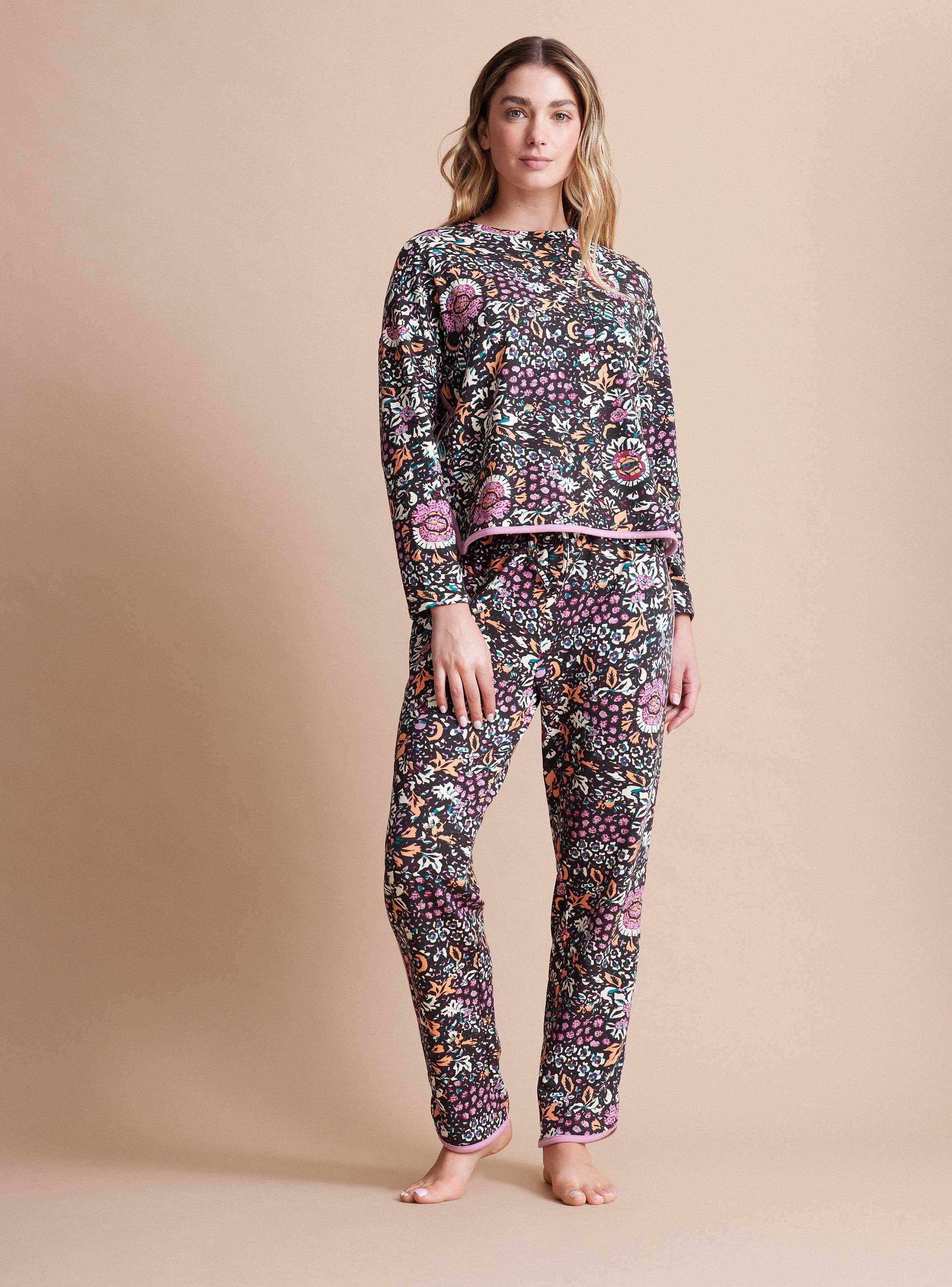 Pijama Estampado con Detalles de Vivo en Costados-4