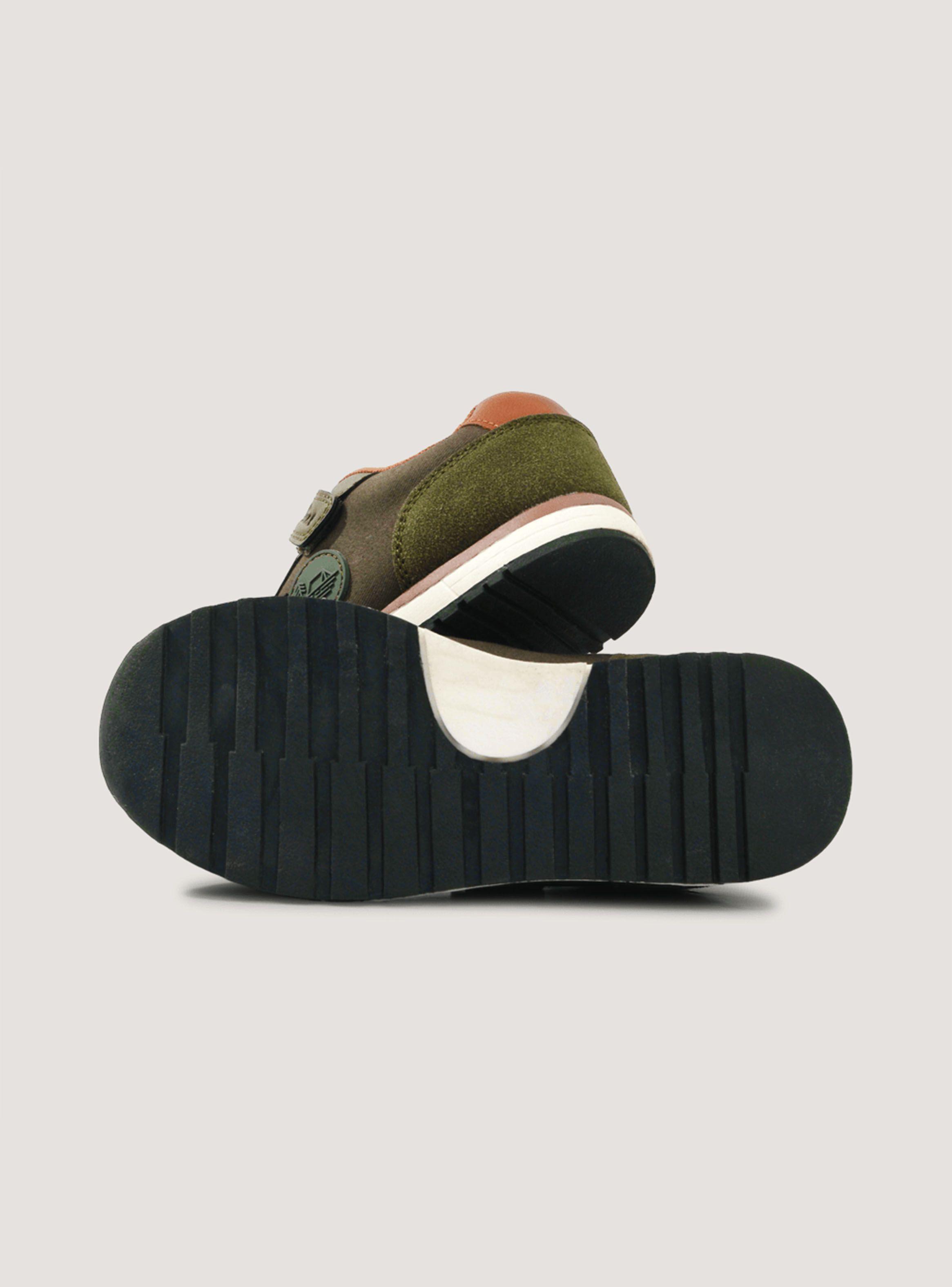 Zapatilla Urbana Logo en Velcro Niño-2