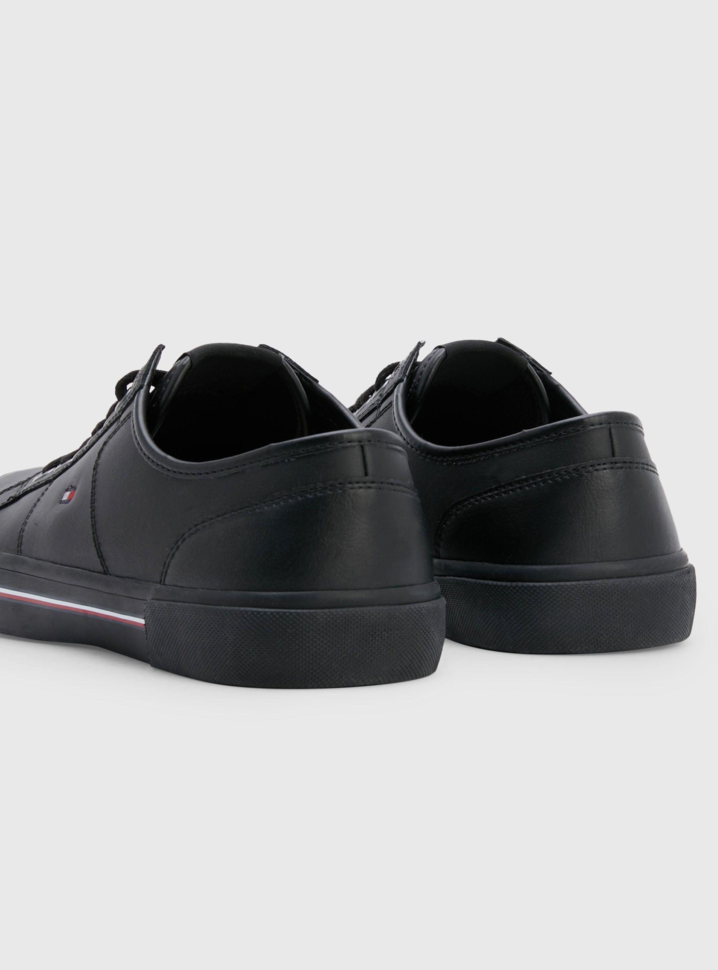 Zapatilla Urbana Cuero Black Logo Hombre-3