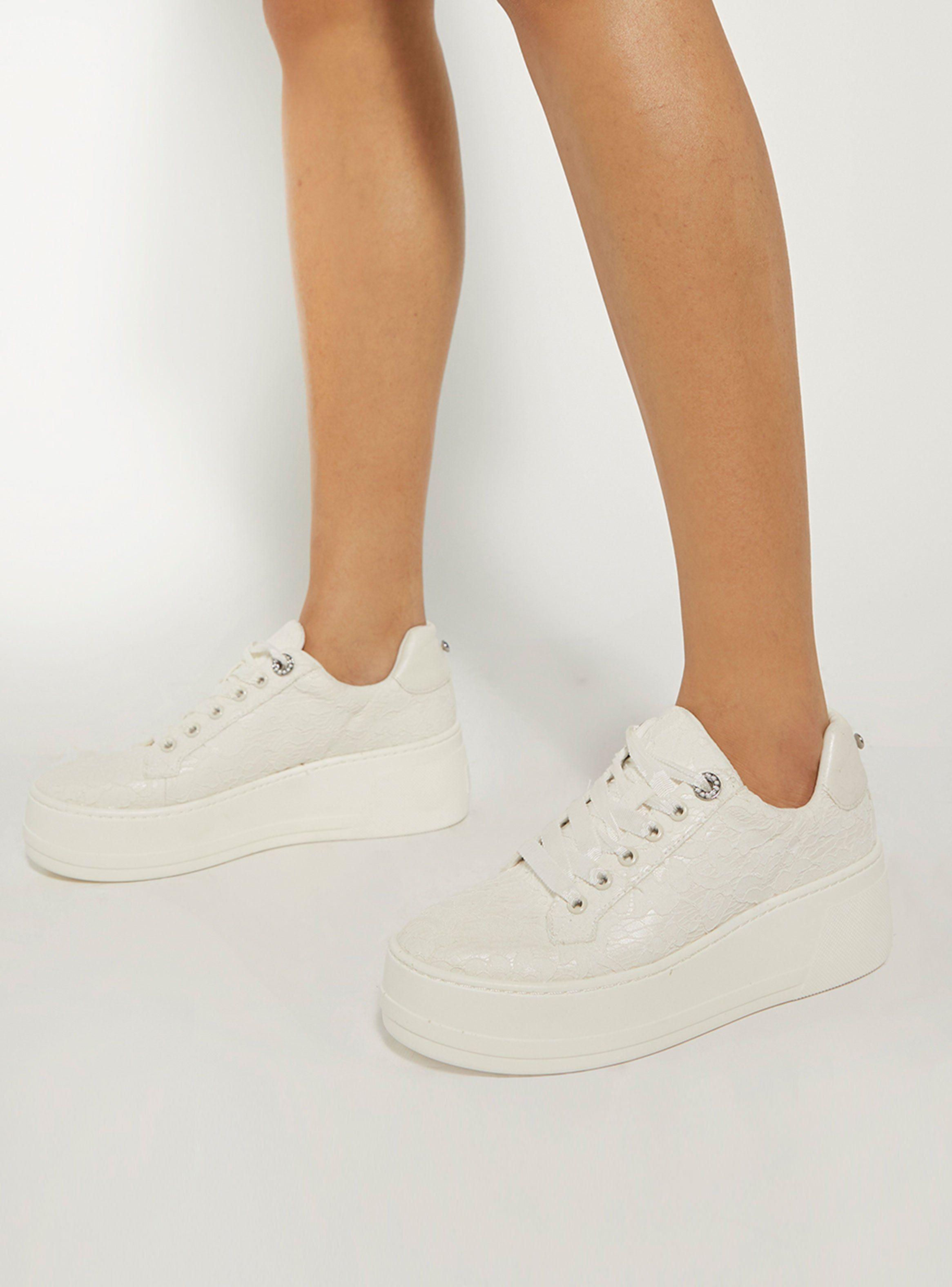 Zapatilla Urbana Embraced Mujer-1