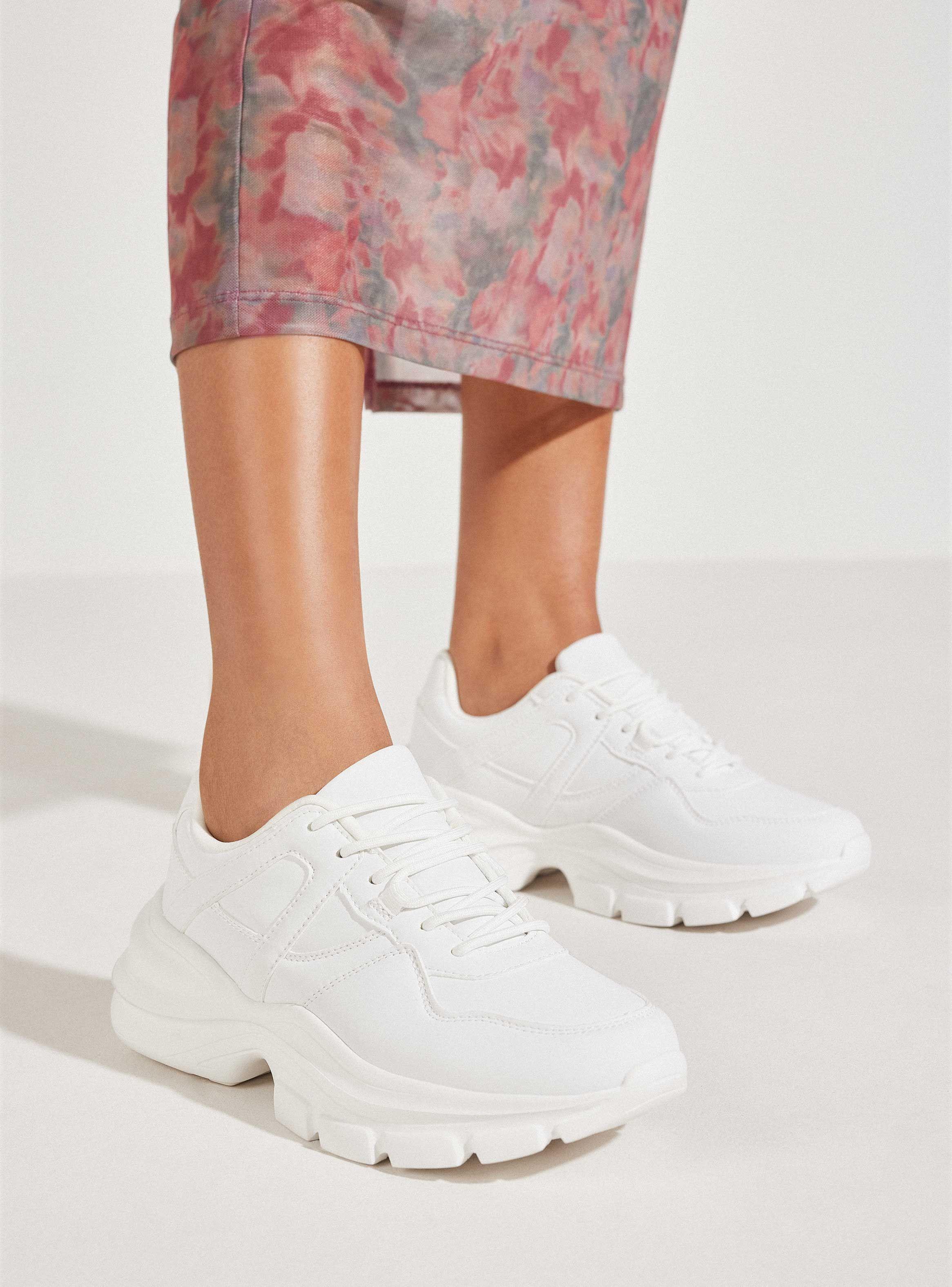 Zapatilla Urbana Chunky y Cortes Mujer-0