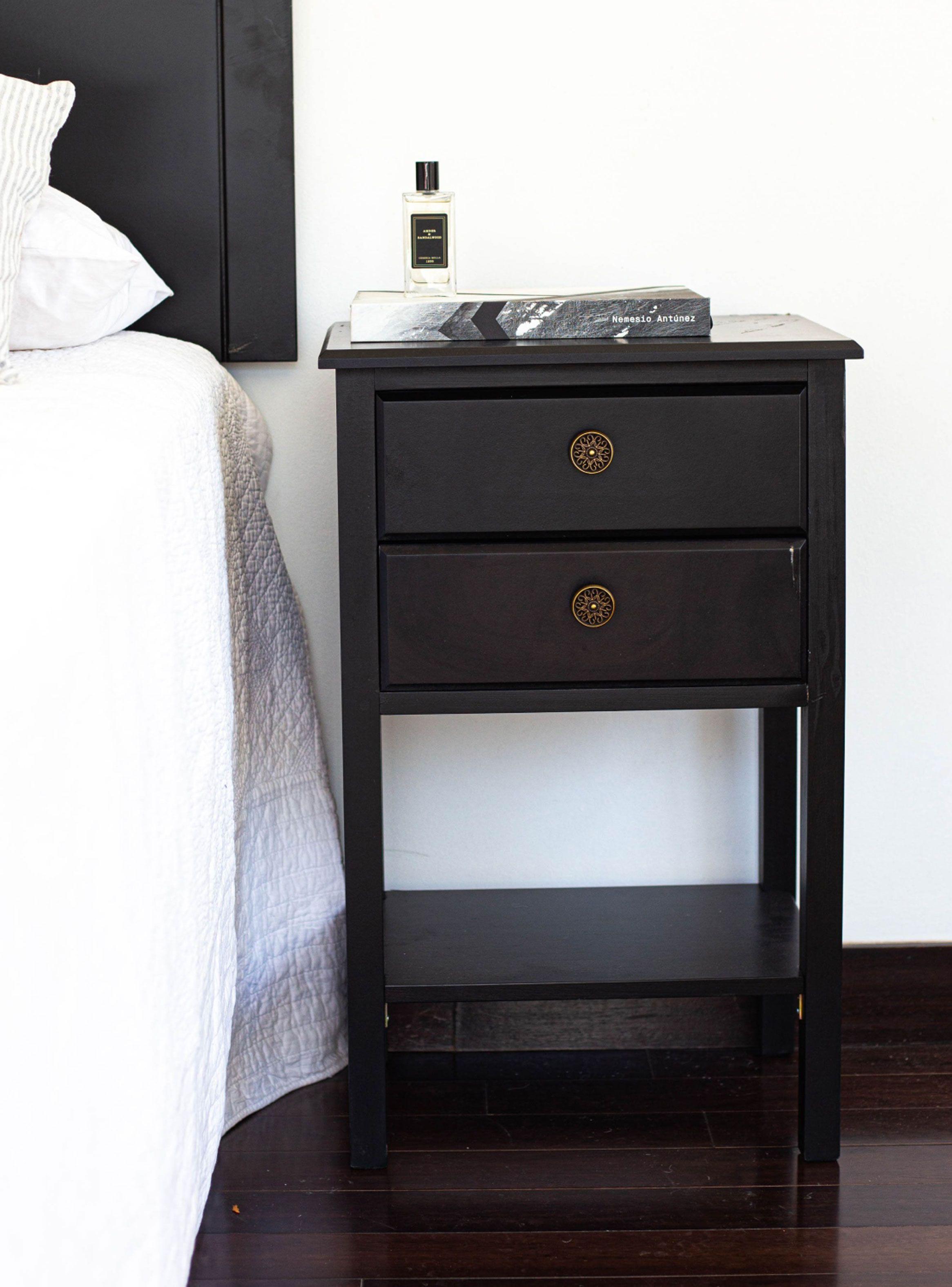 Cama Europea Nine King + Respaldo con Velador Rover-5