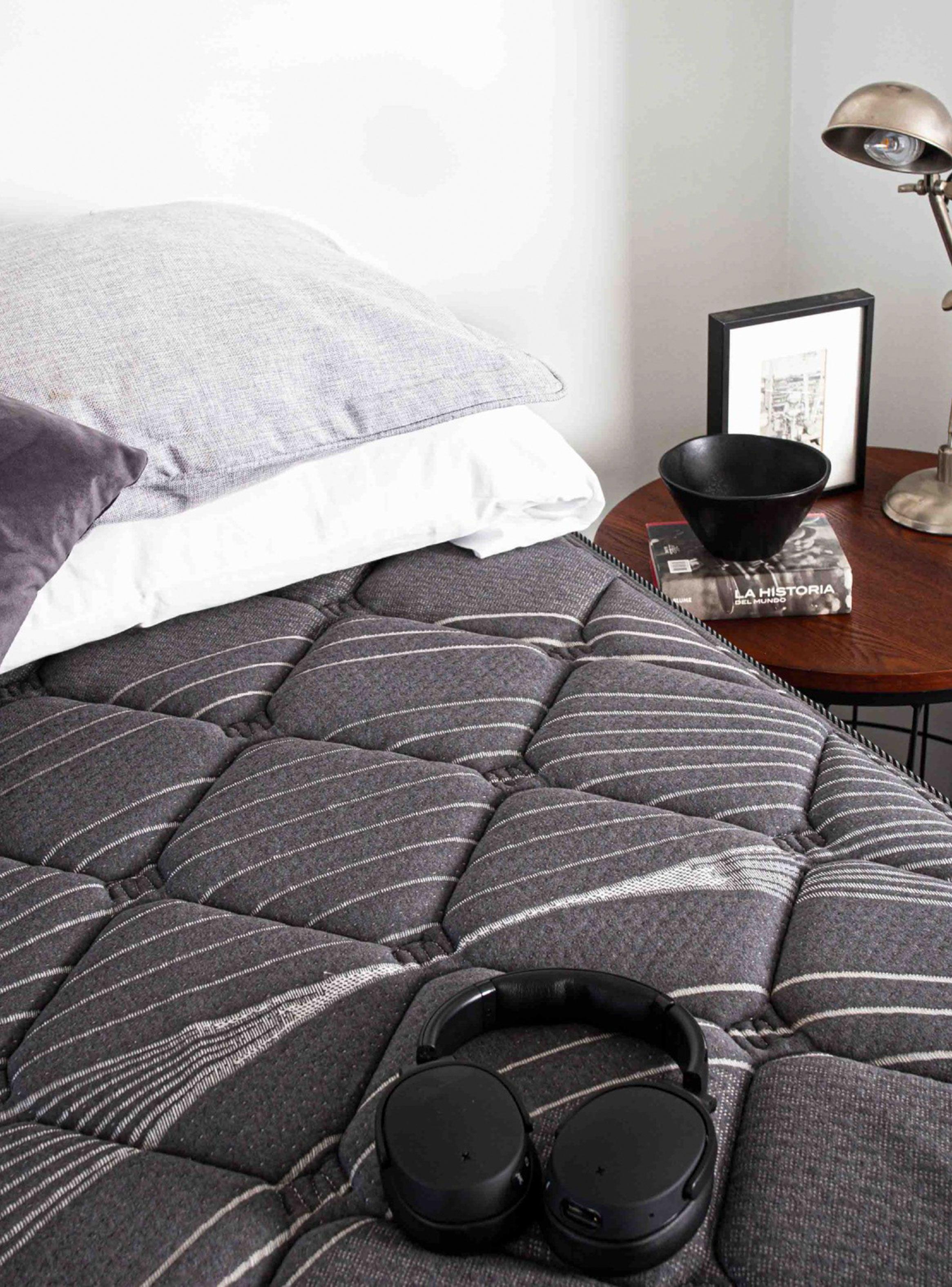 Cama Europea Black King + Respaldo Velador Rover-4