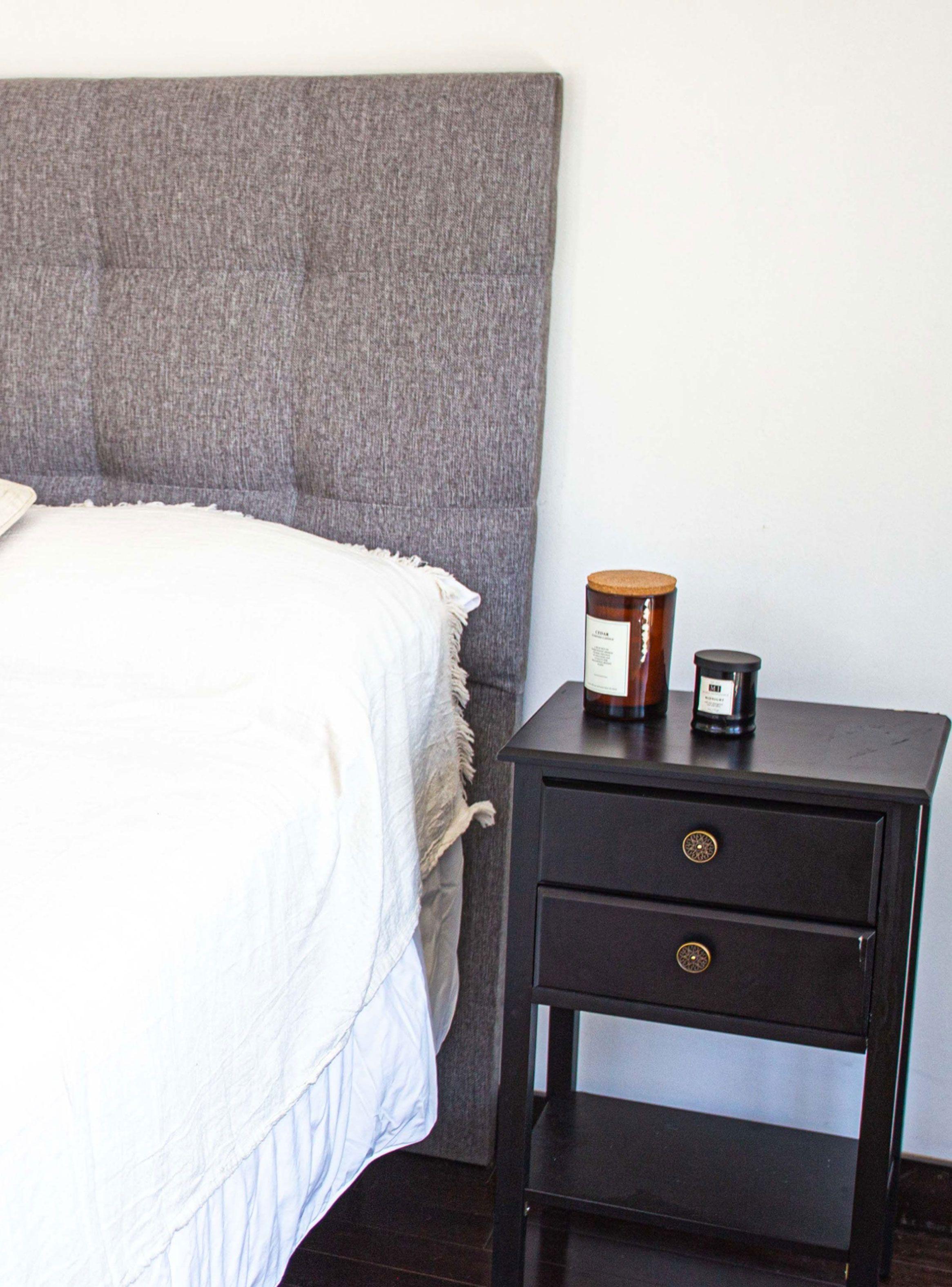Cama Europea Black Súper King + Respaldo con Velador-5