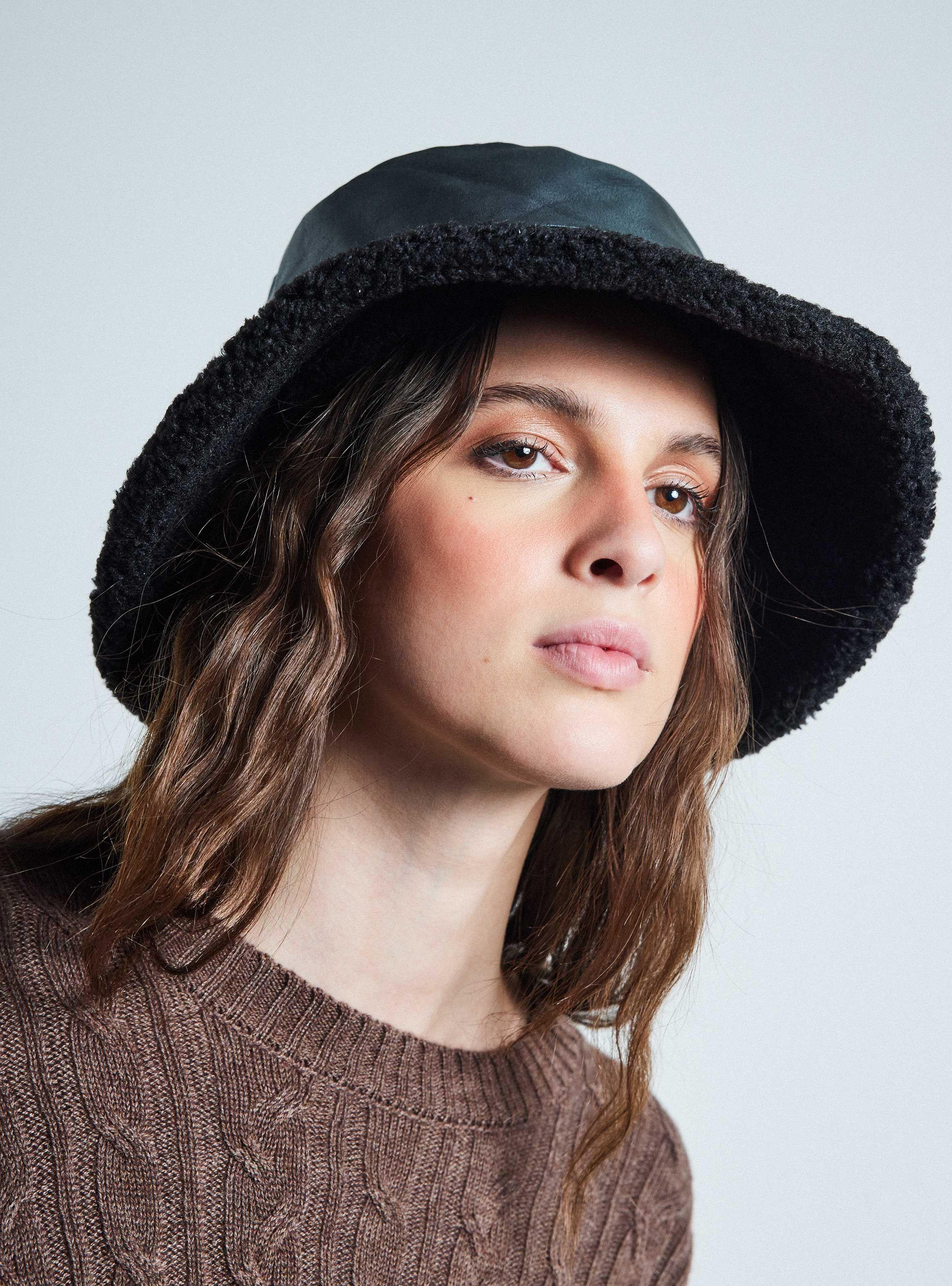 Gorro Bucket Efecto Cuero Washed Forro Peludito-0