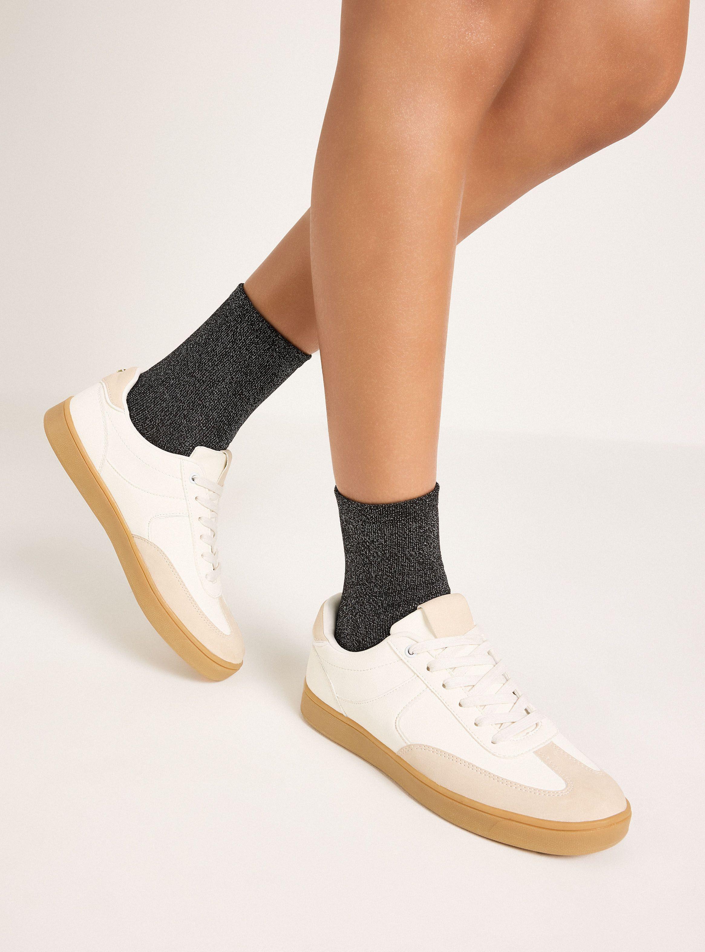 Zapatilla Urbana Baja con Cortes Mujer-0