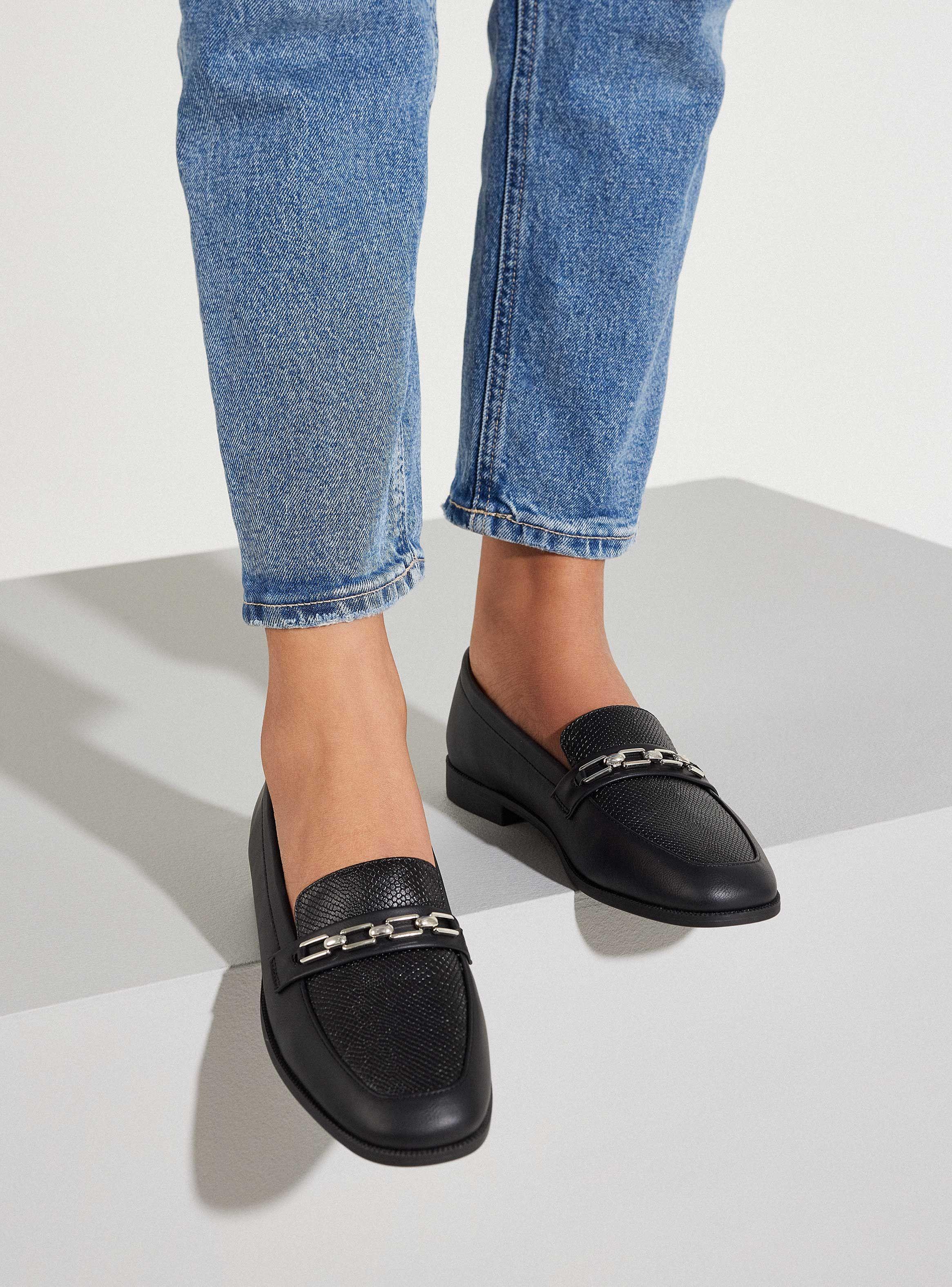 Mocasín Texturizado y Aplicación Metálica Mujer-0
