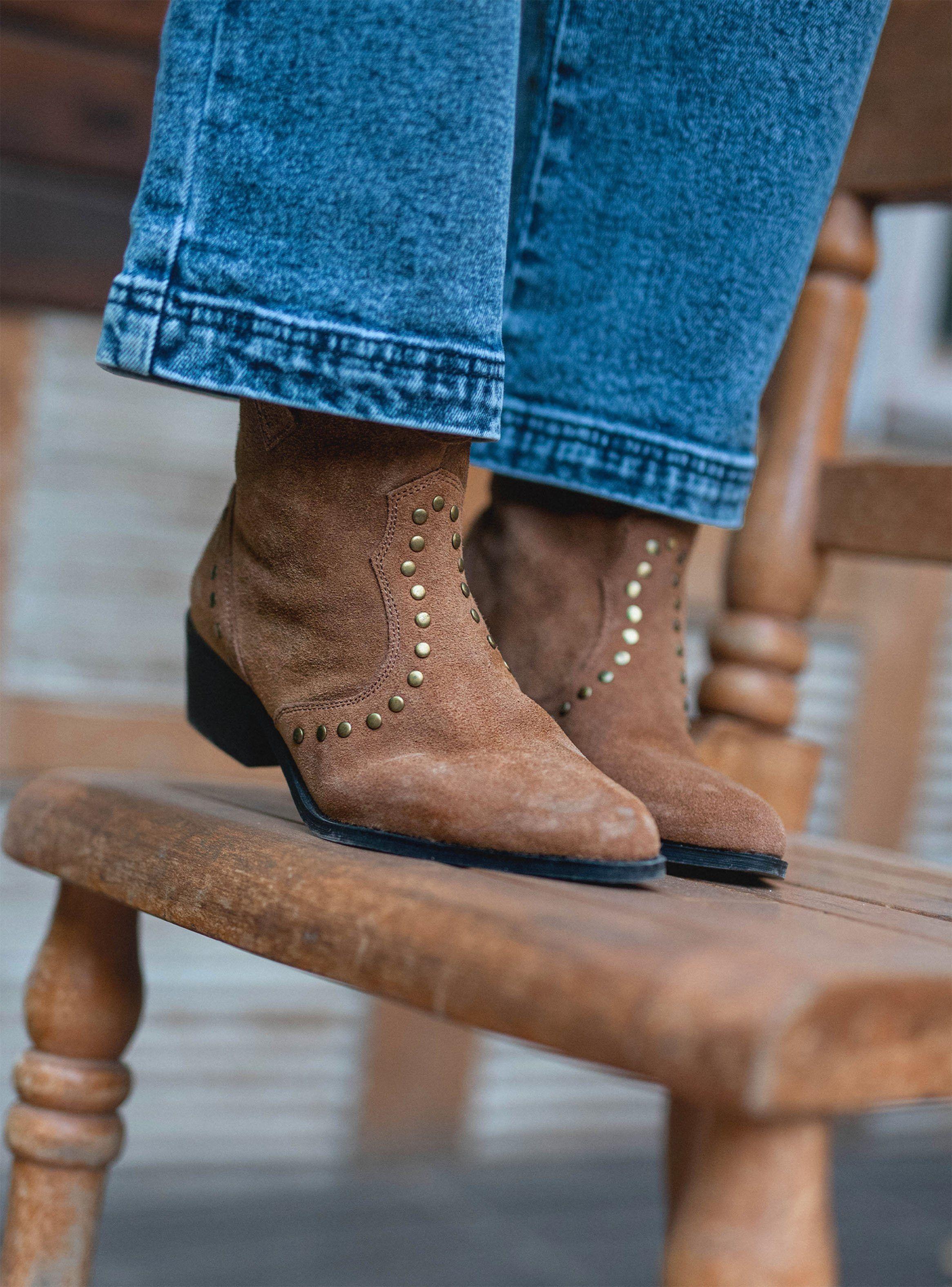 Botín Western Gamuza Tachas Mujer-2