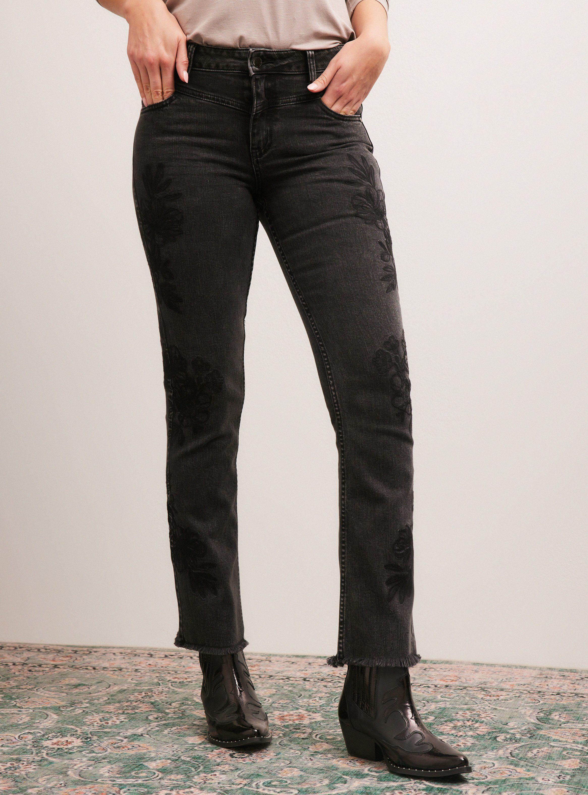 Jeans Bordado En Costados-0