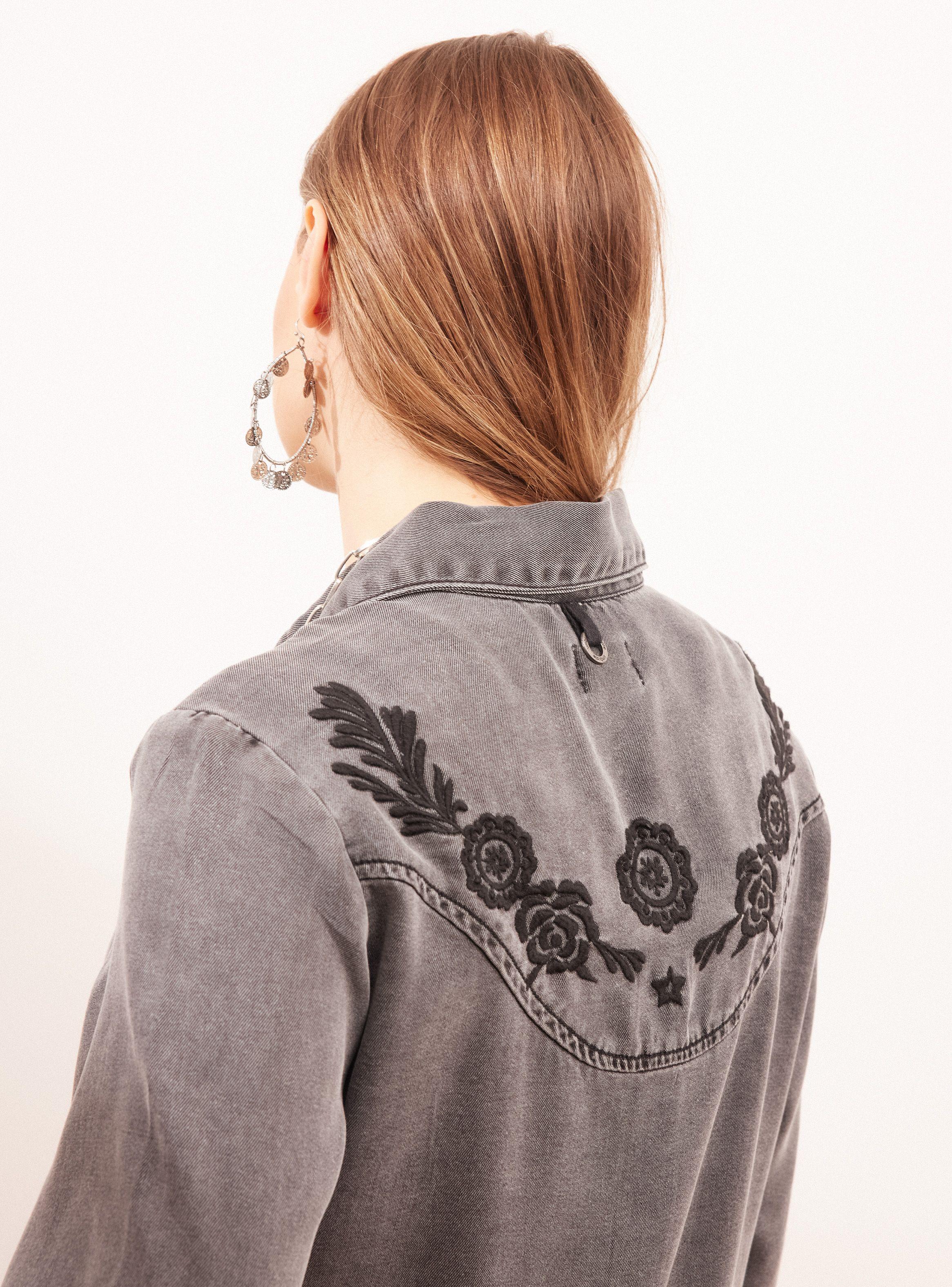 Blusa con Bordados en Canesú-3