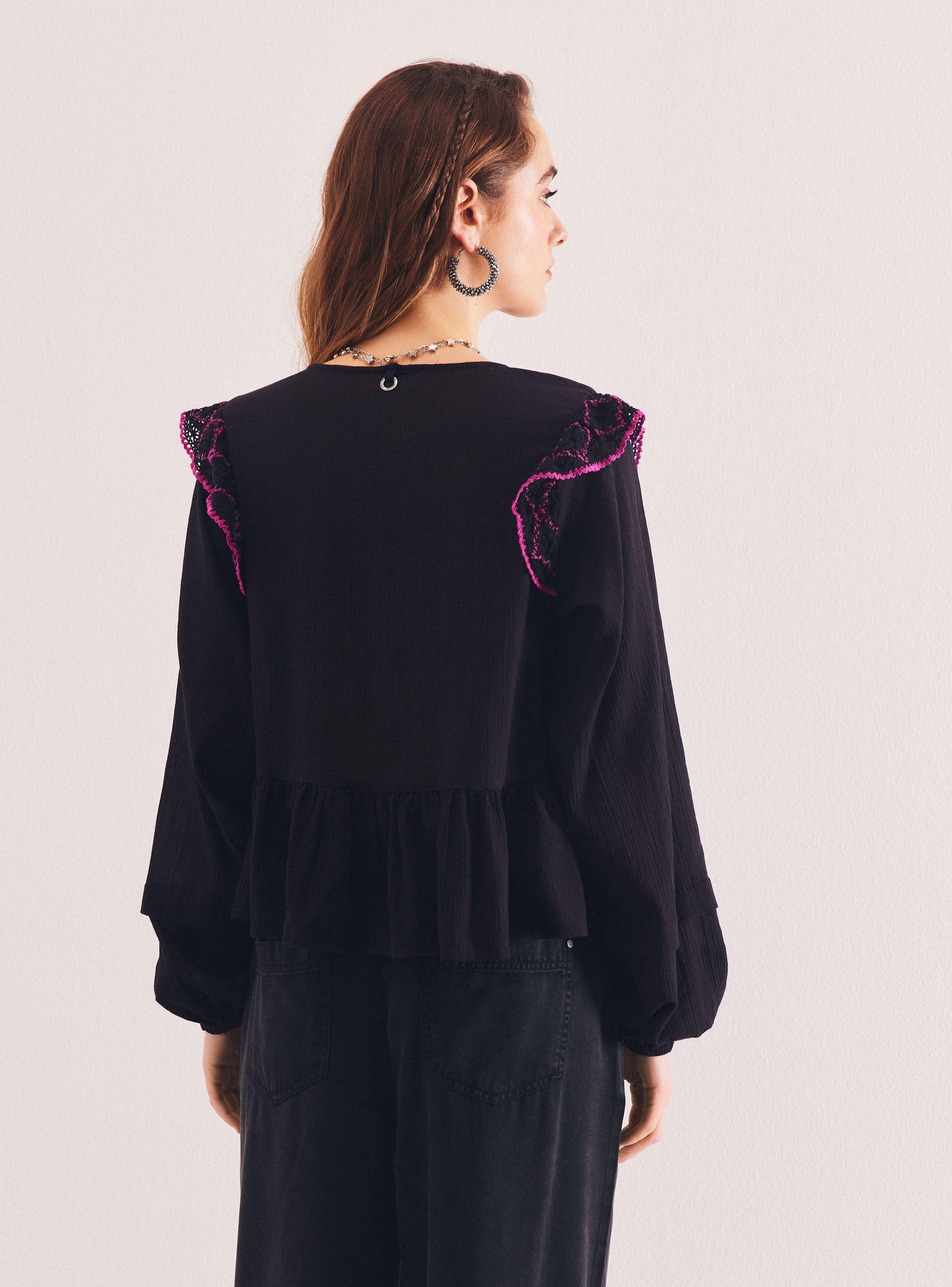 Blusa con Detalles de Macramé Bordados-1