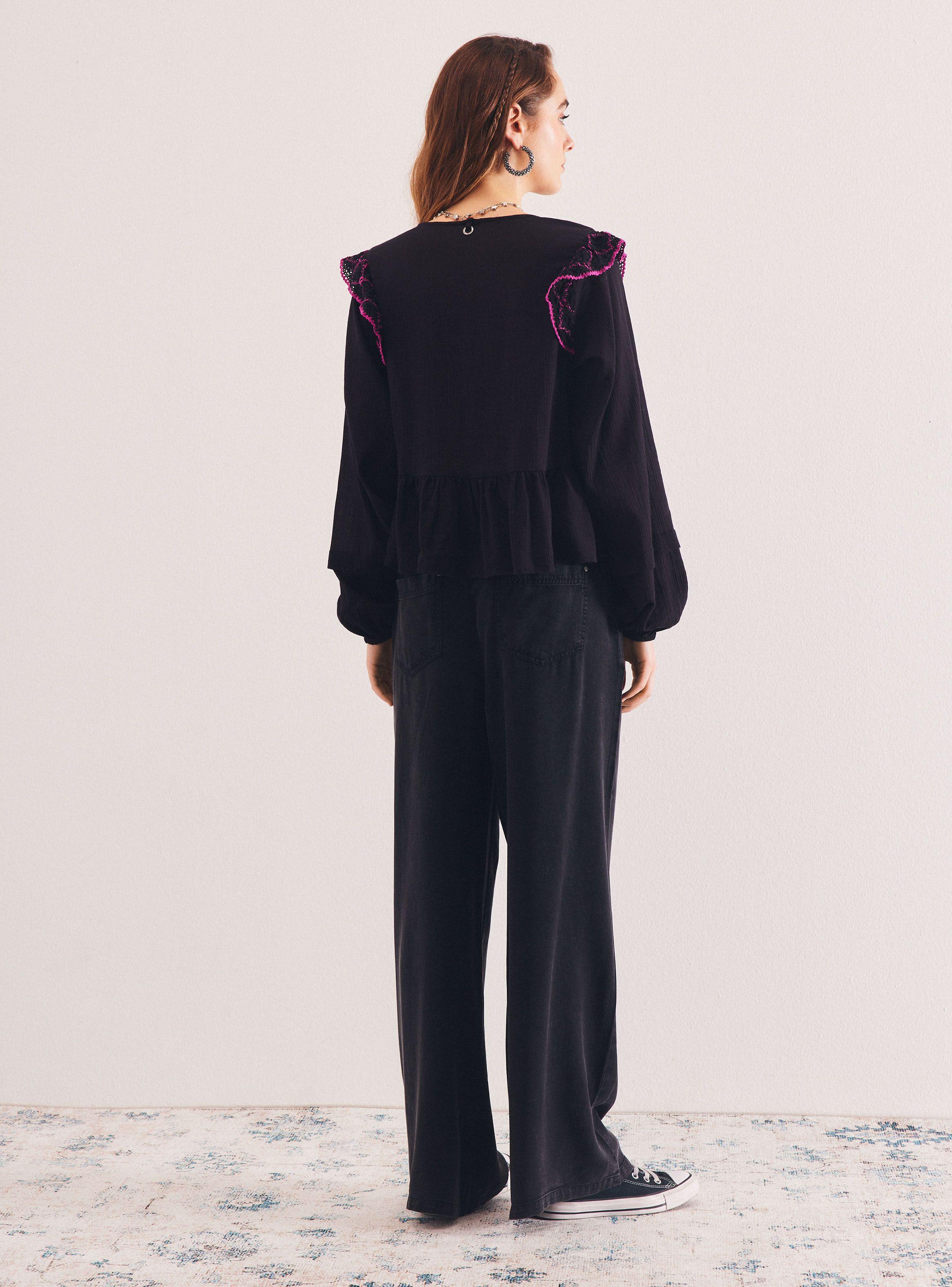 Blusa con Detalles de Macramé Bordados-5