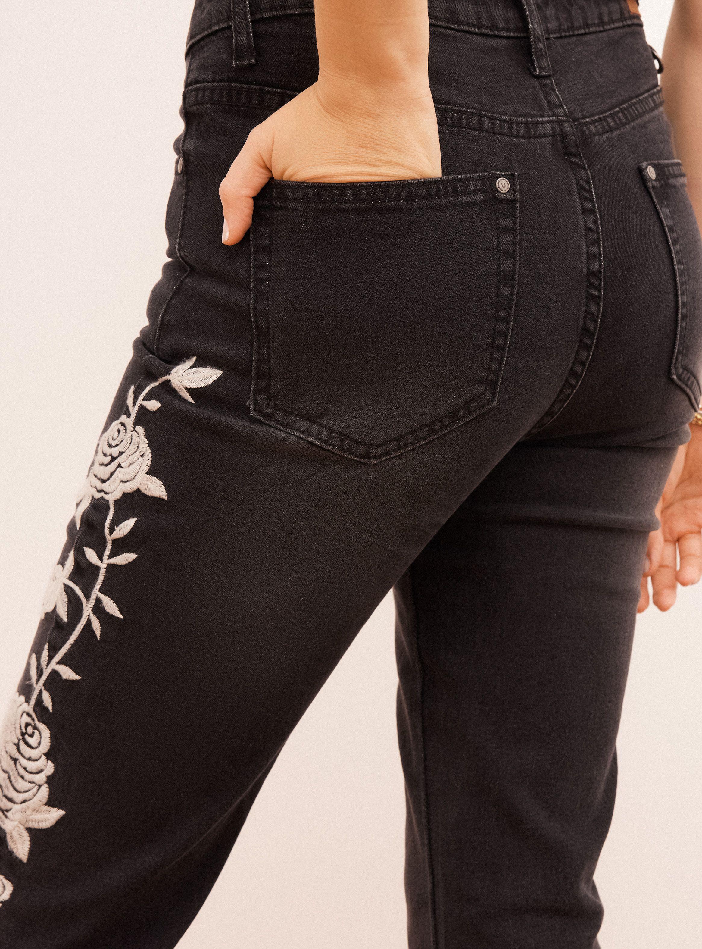 Jeans con Bordados en Costados-3